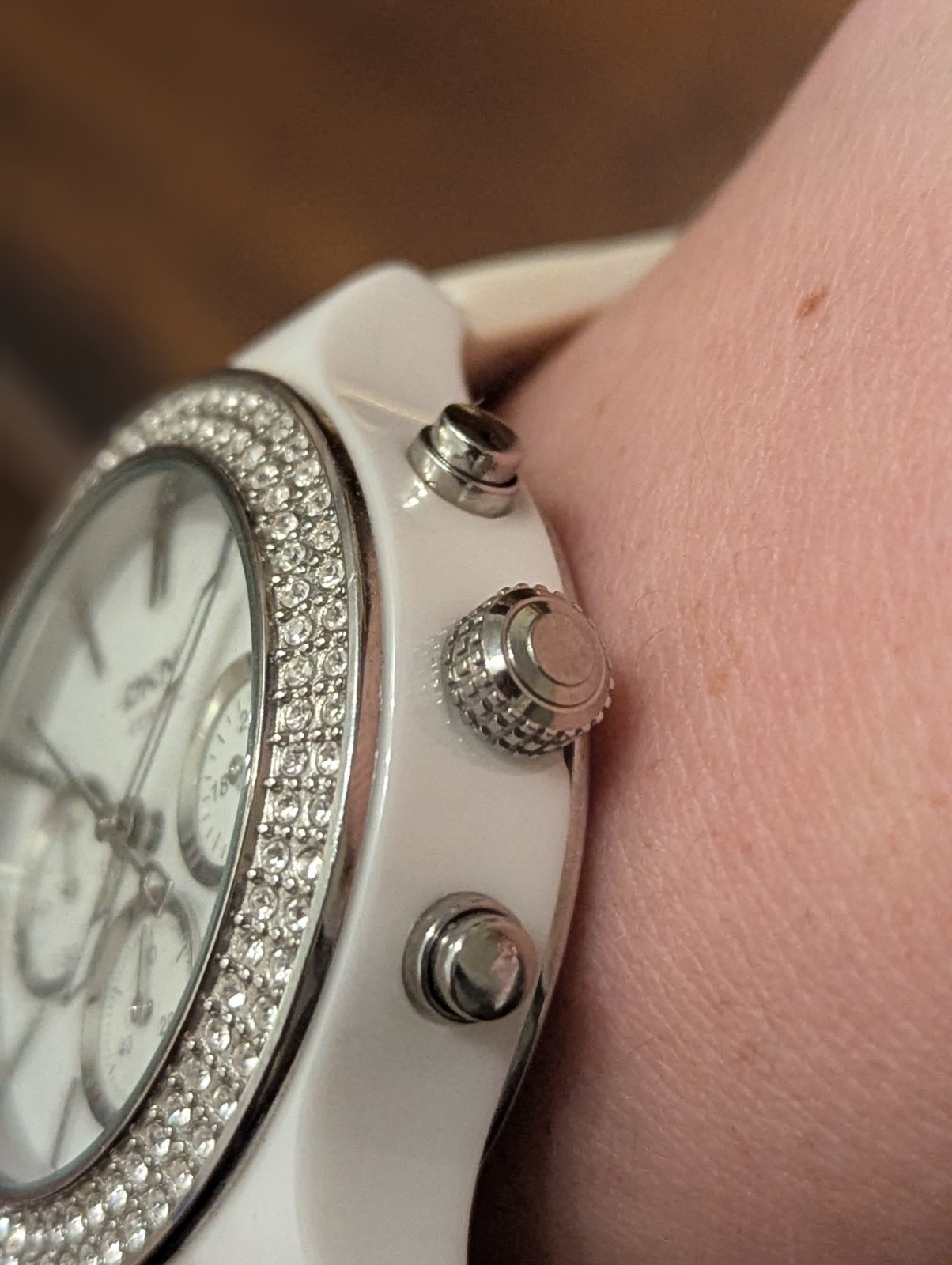 DKNY NY8185 Women’s Chronograph Ceramic Watch White/Silver Crystals NEW BATTERY