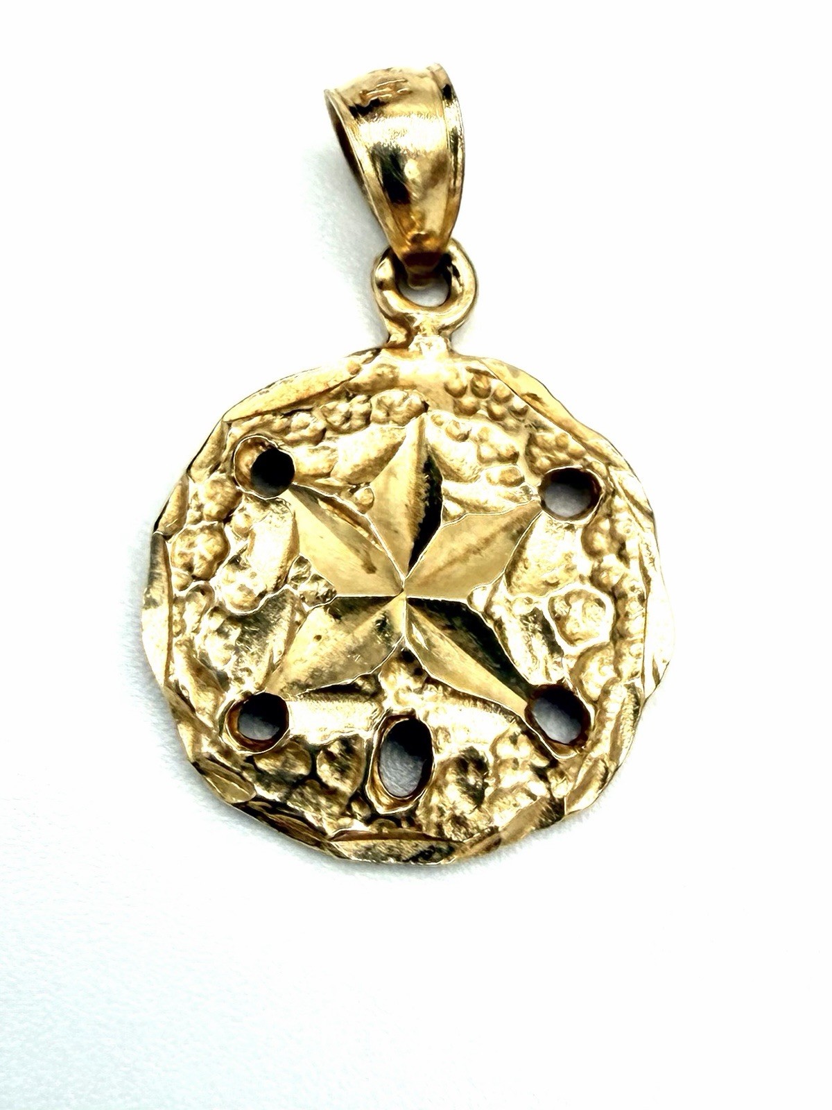 14K Solid Gold Sea Sandollar Pendant Signed TH 2.05g 25mm Long 16mm Wide Vintage