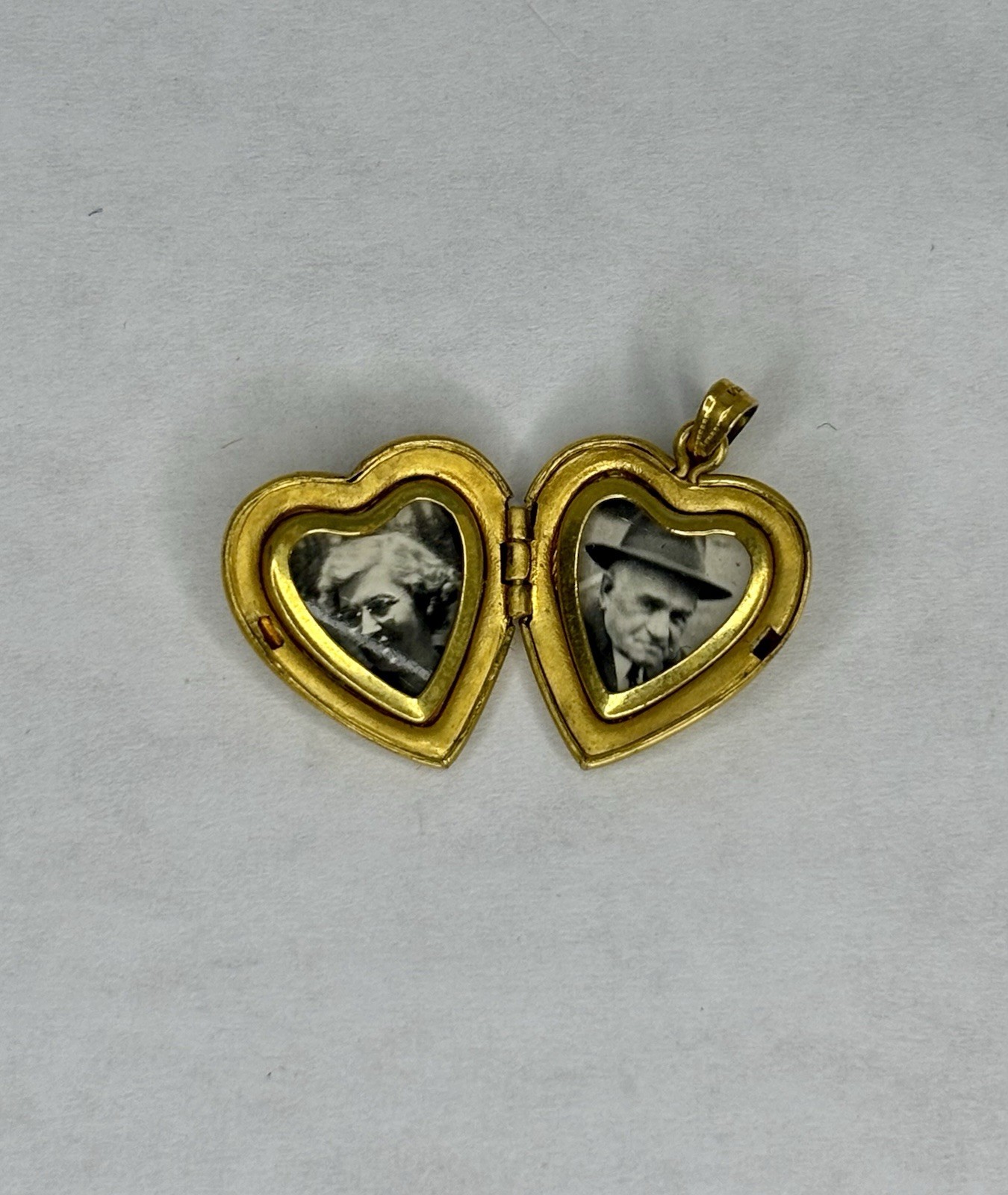 Antique 12 Karat Gold Filled Heart Shaped Locket, Good Condition