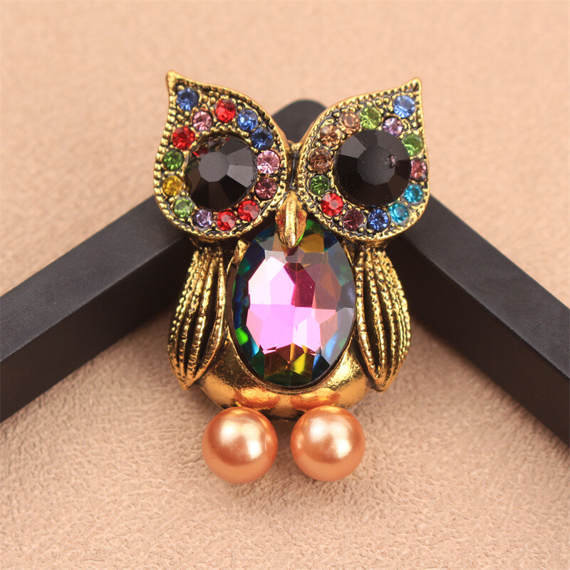 Luxury Elegant Rhinestone Owl Brooch Pin – Novelty Quirky Retro Accessory