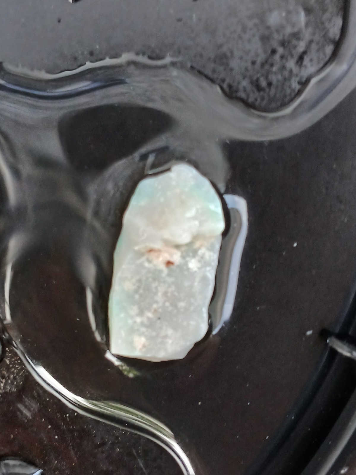 Australia Opal Mintabie Chips R802 5 Carat Faint Pink, Green Low Grade