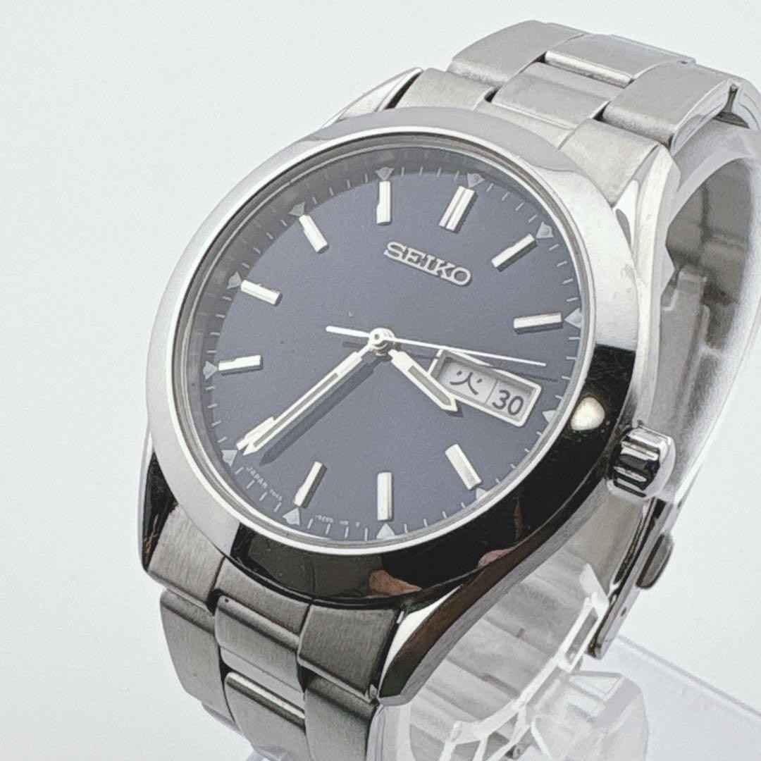 Working condition, new battery included. Seiko Quartz 7N43-9030 Day-Date, Navy B
