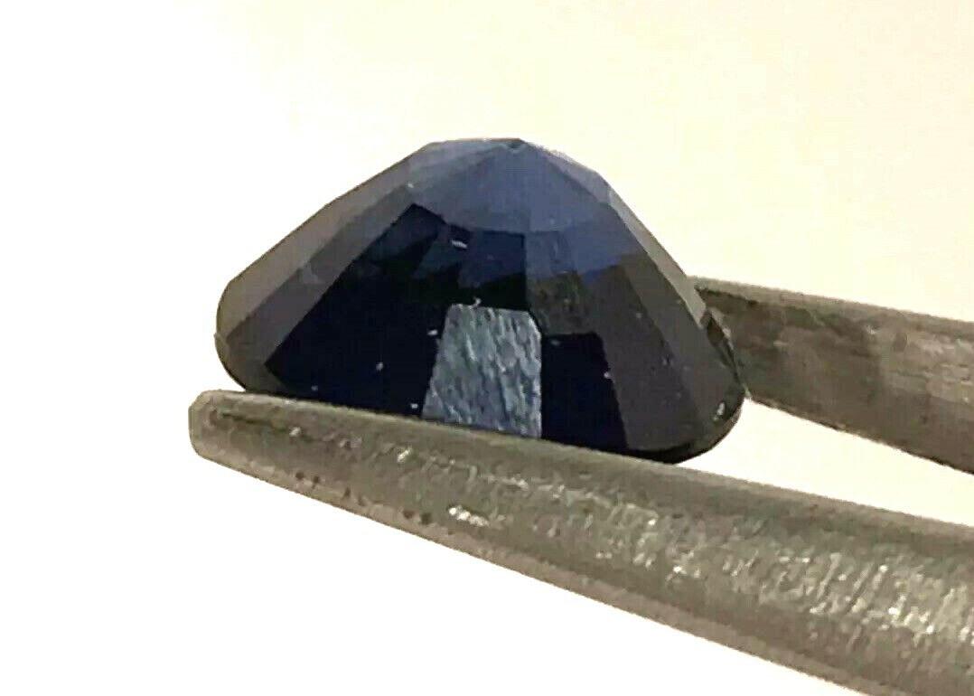 3.80 ct Natural Blue Sapphire ,excellent Round Cut , VVS Clarity,9 mohs