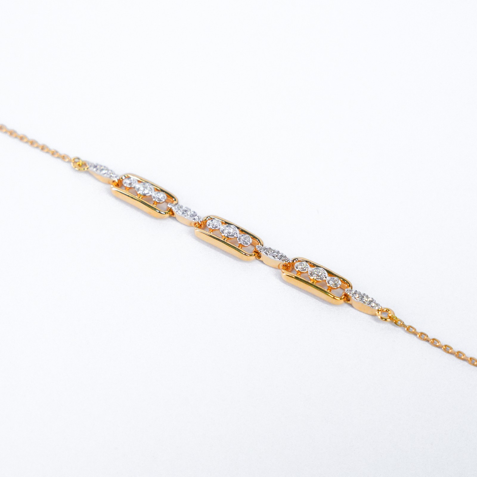 18 KARAT DIAMOND BRACELET | NATURAL DIAMOND | LIGHTWEIGHT | IGI CERTIFIED