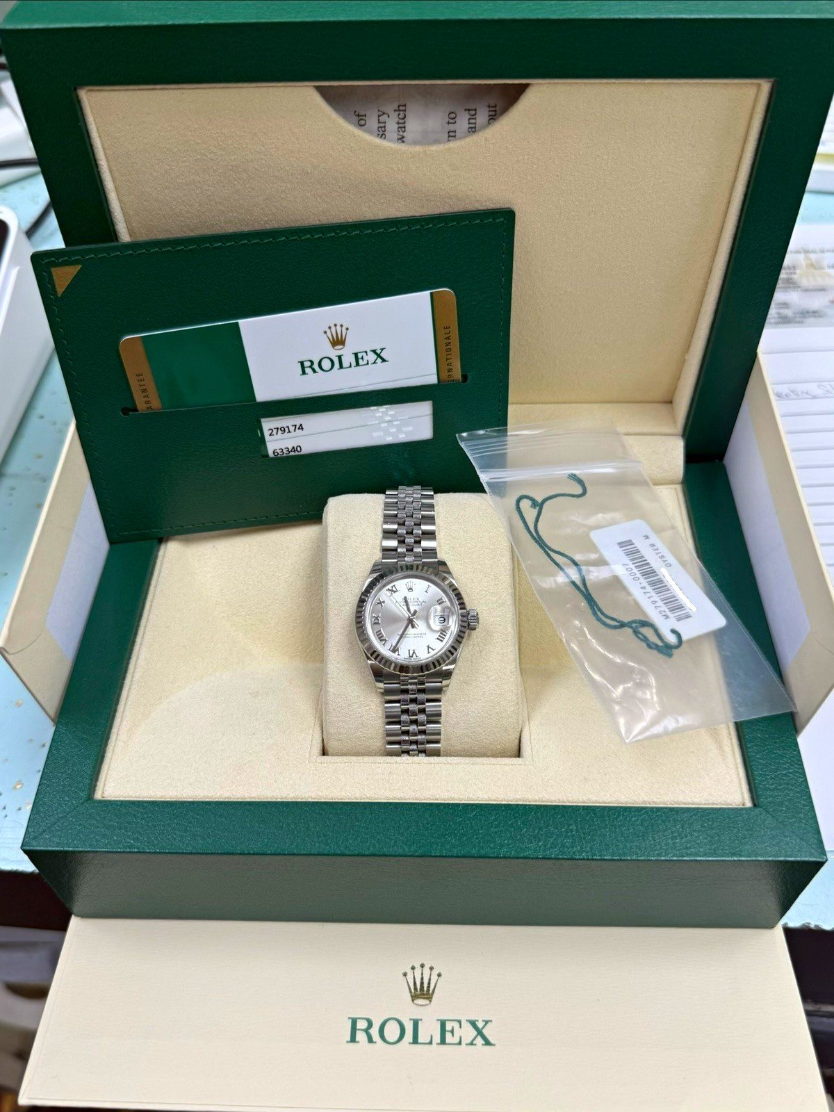 Rolex 279174 Lady-Datejust 28 mm Silver Roman Dial 18K Bezel Box & Card 2019