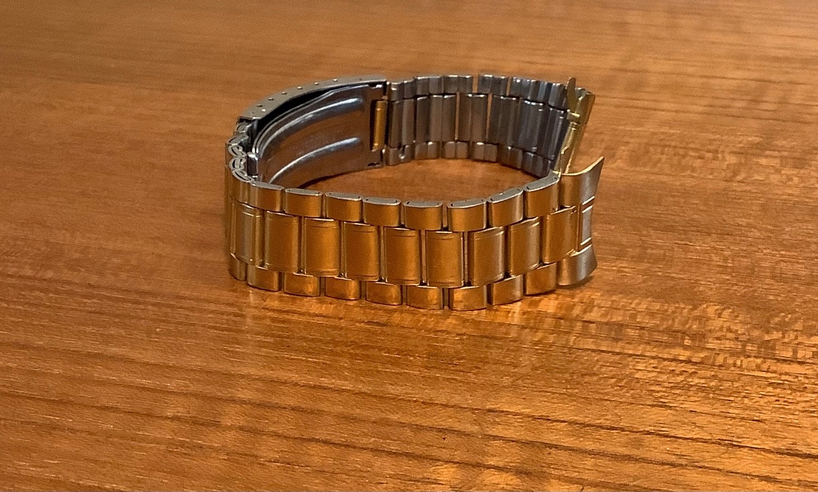 Vintage Seiko Quartz SQ Men’s Gold Tone Fold Over Clasp Watchband 20mm Curve End
