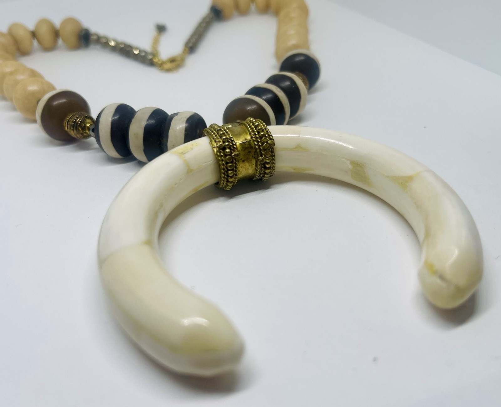 Vintage Betsy Pittard Designs BPD Horn Wood Acrylic Beaded Necklace Boho Bliss