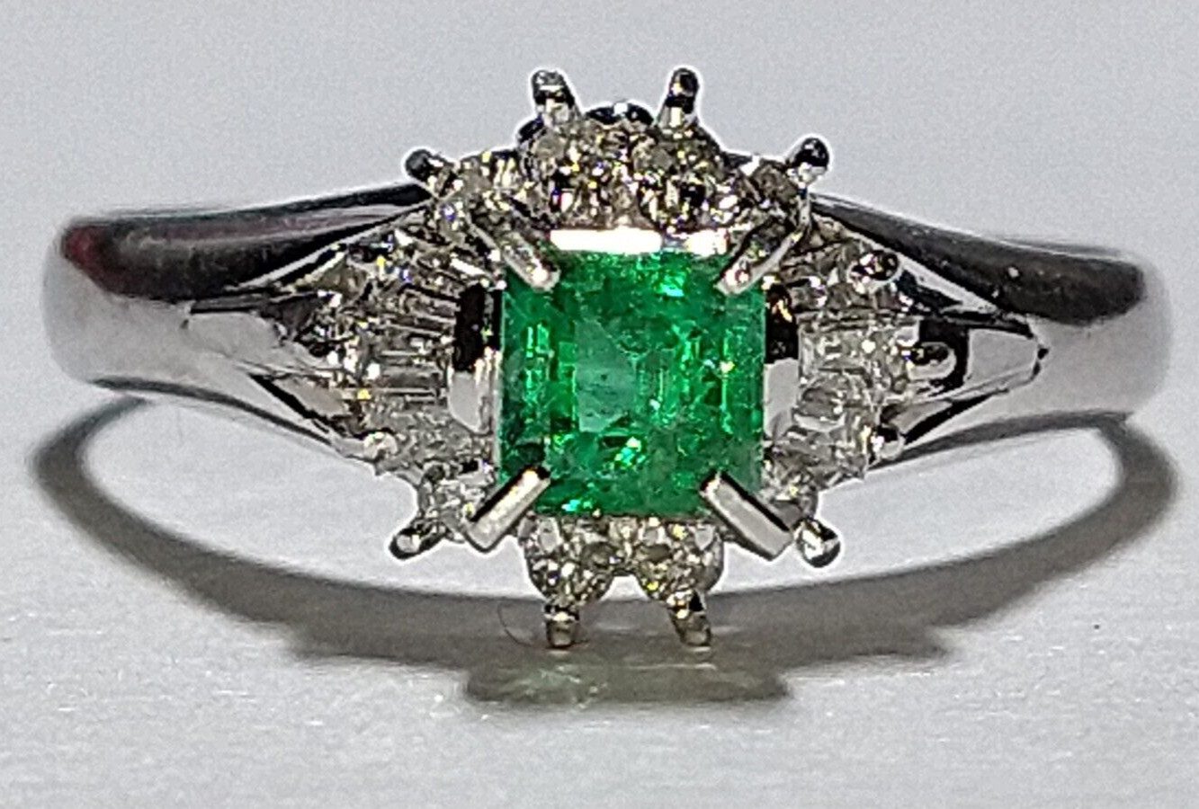 Solid platinum 0.57 carat natural emerald diamond ring 4.5 grams – pt900