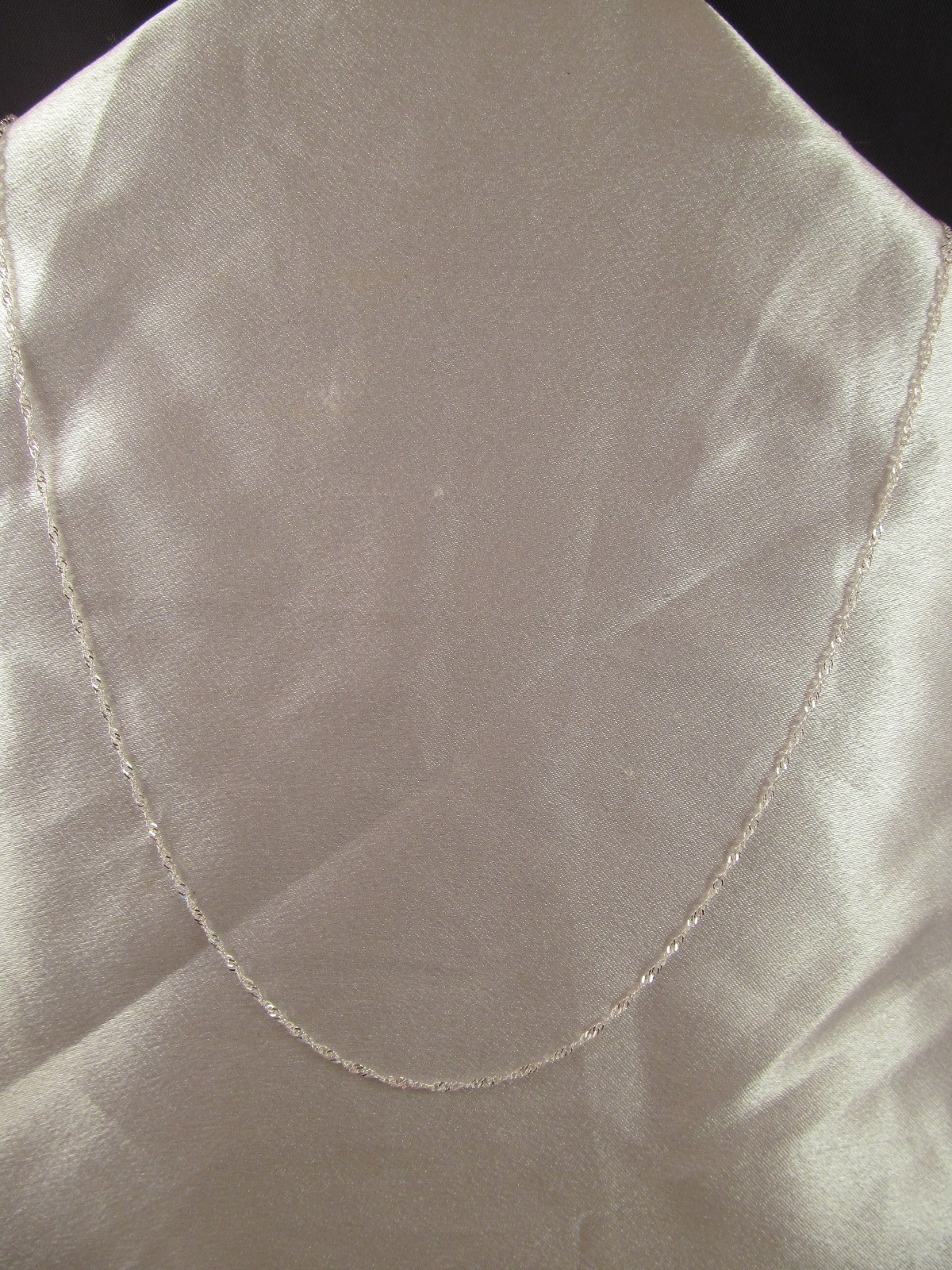 STERLING SILVER WAVY CHAIN NECKLACE 28″, Very shiny, 2.4 grams,Beautiful