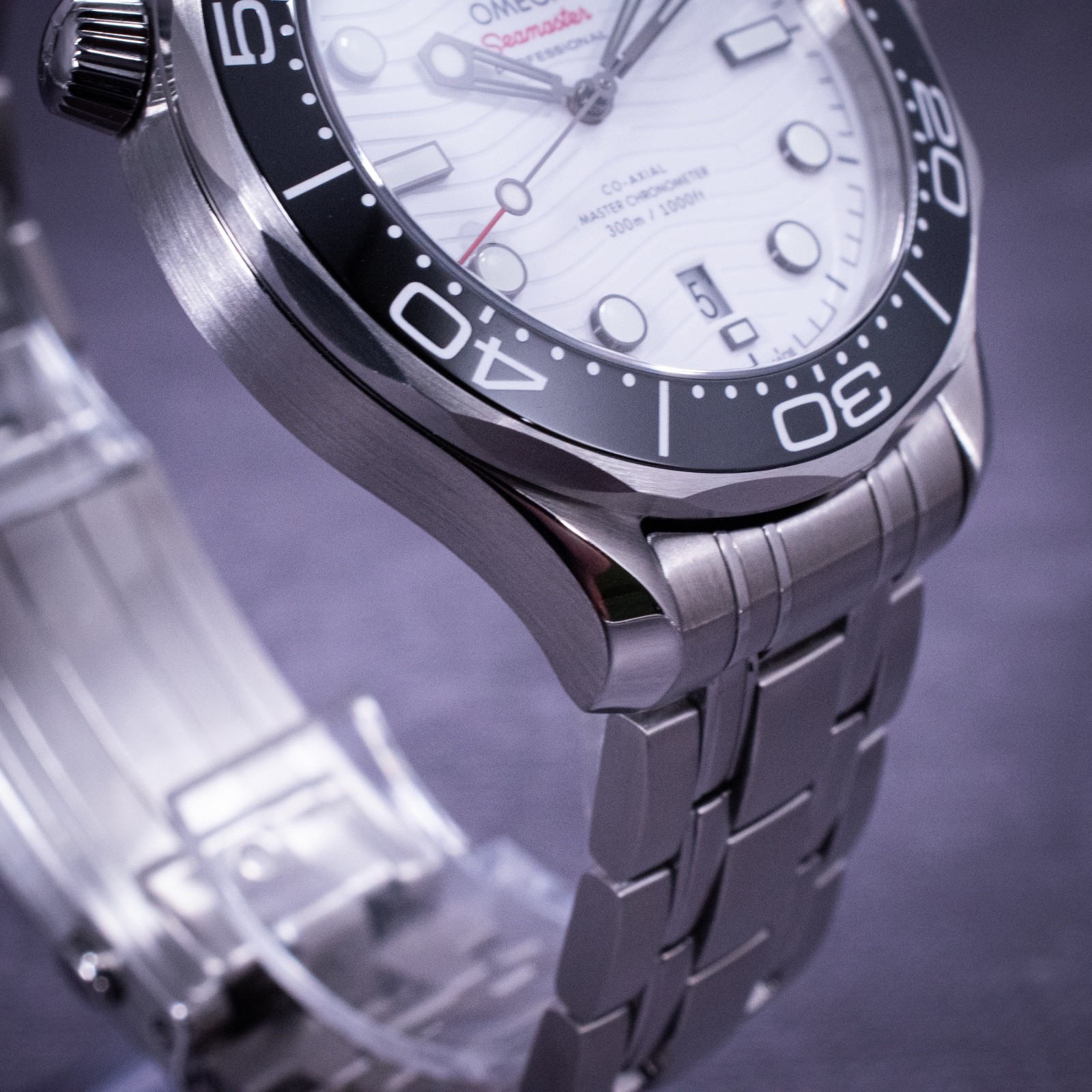 Omega Seamaster Diver 300M White Dial 42mm, Ref. 210.30.42.20.04.001 w/ B&P