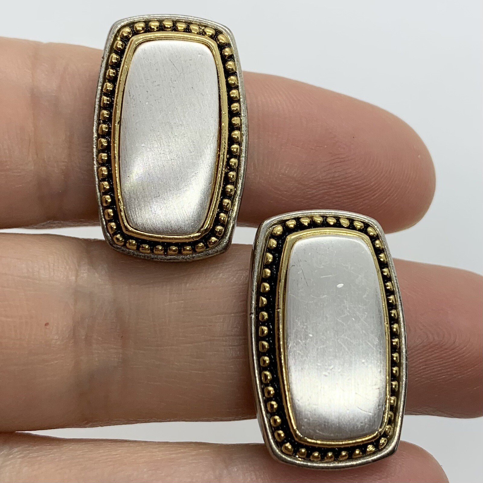 VTG CHIC SATIN BRUSHED SILVER GOLD PEBBLED STUDDED RECTANGULAR EARRINGS CLIP-ON