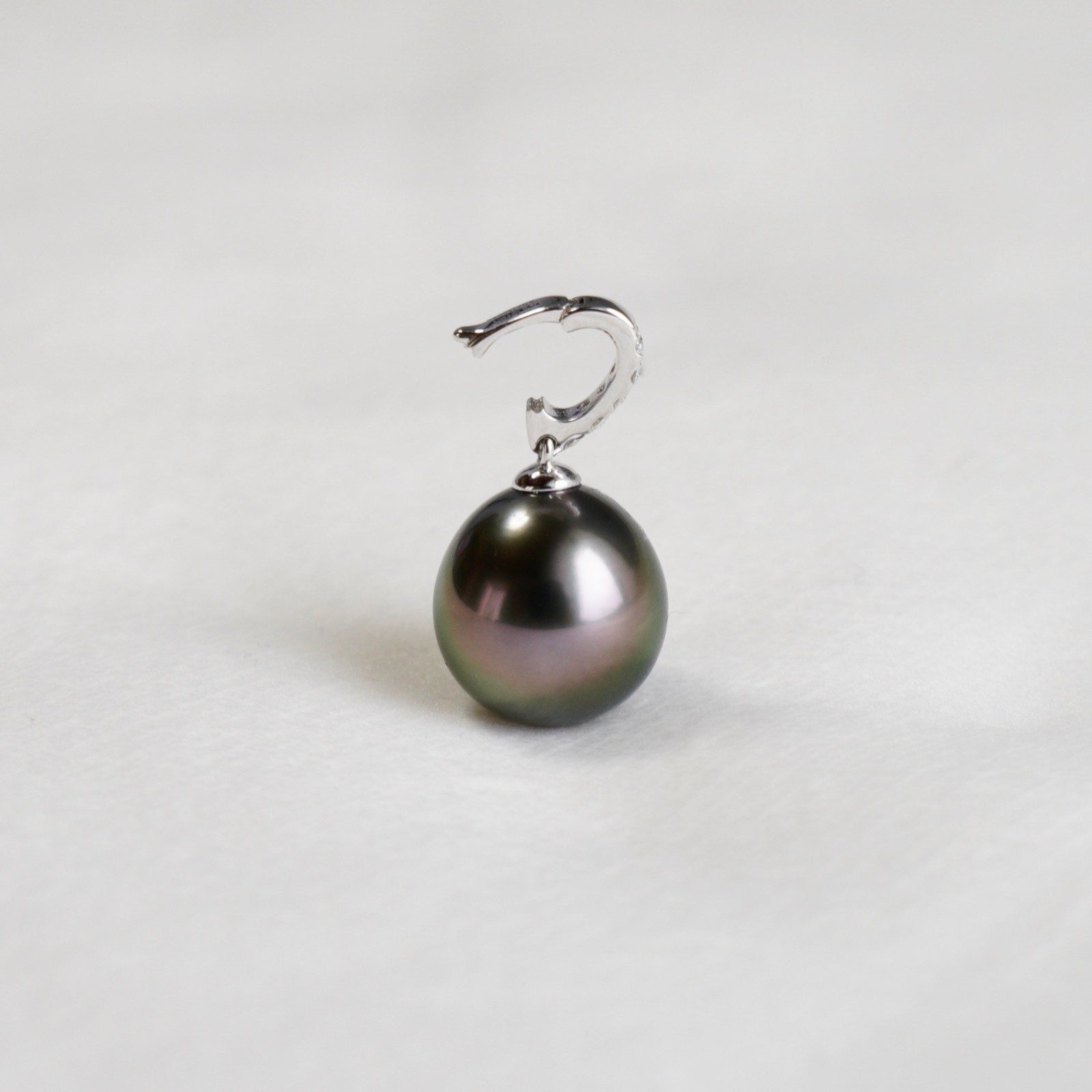 Flawless 10.6mm Peacock Tahitian Pearl Pendant 18k Solid White Gold/Morganite
