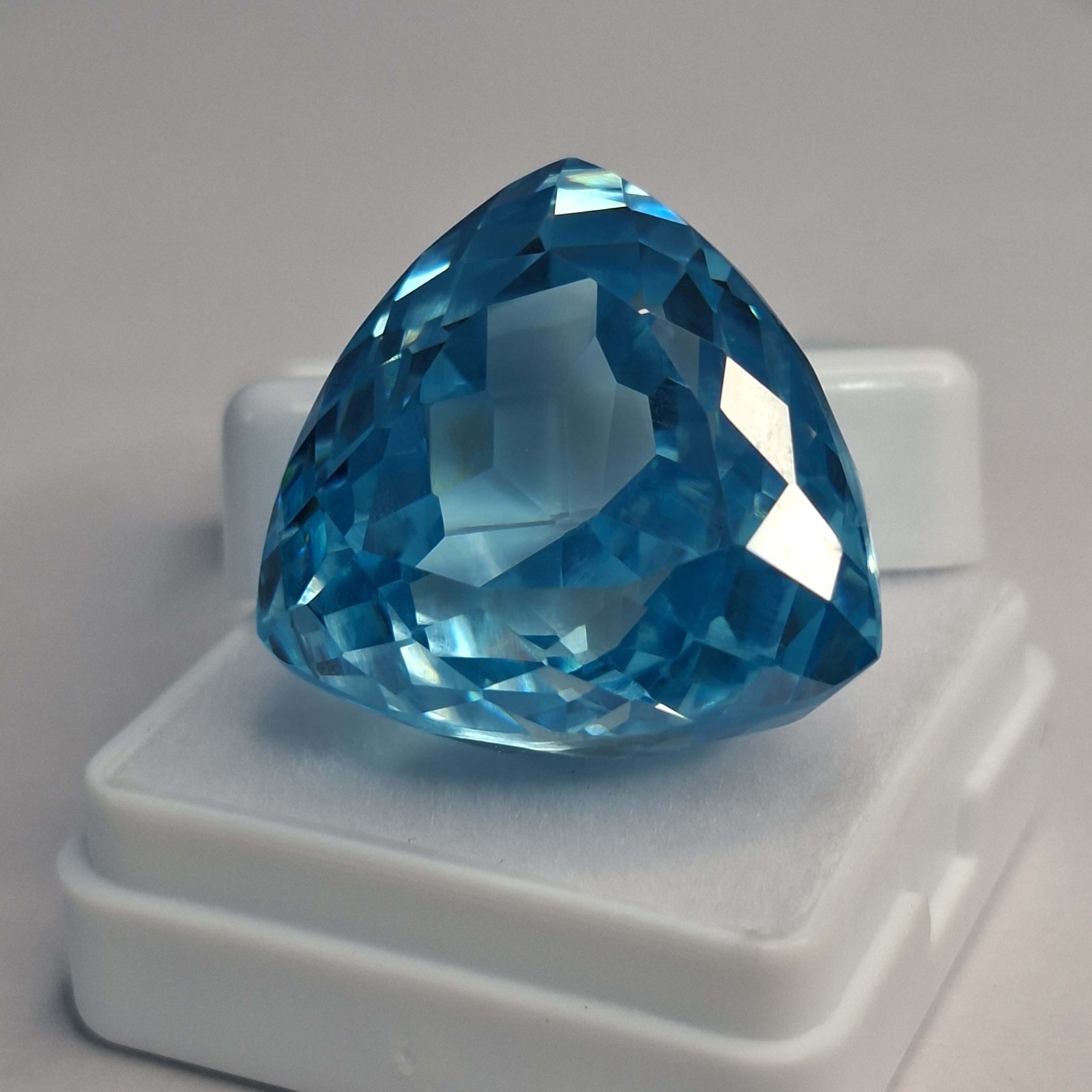 Blue Zircon Cambodia Trillion Cut 95-97Ct Natural Certified Loose Gemstone RK876