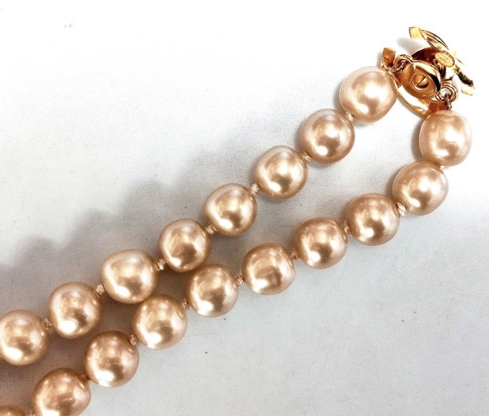 Vintage CHANEL Classic Flap Turn-Lock CC Logo Choker Faux Pearl Necklace