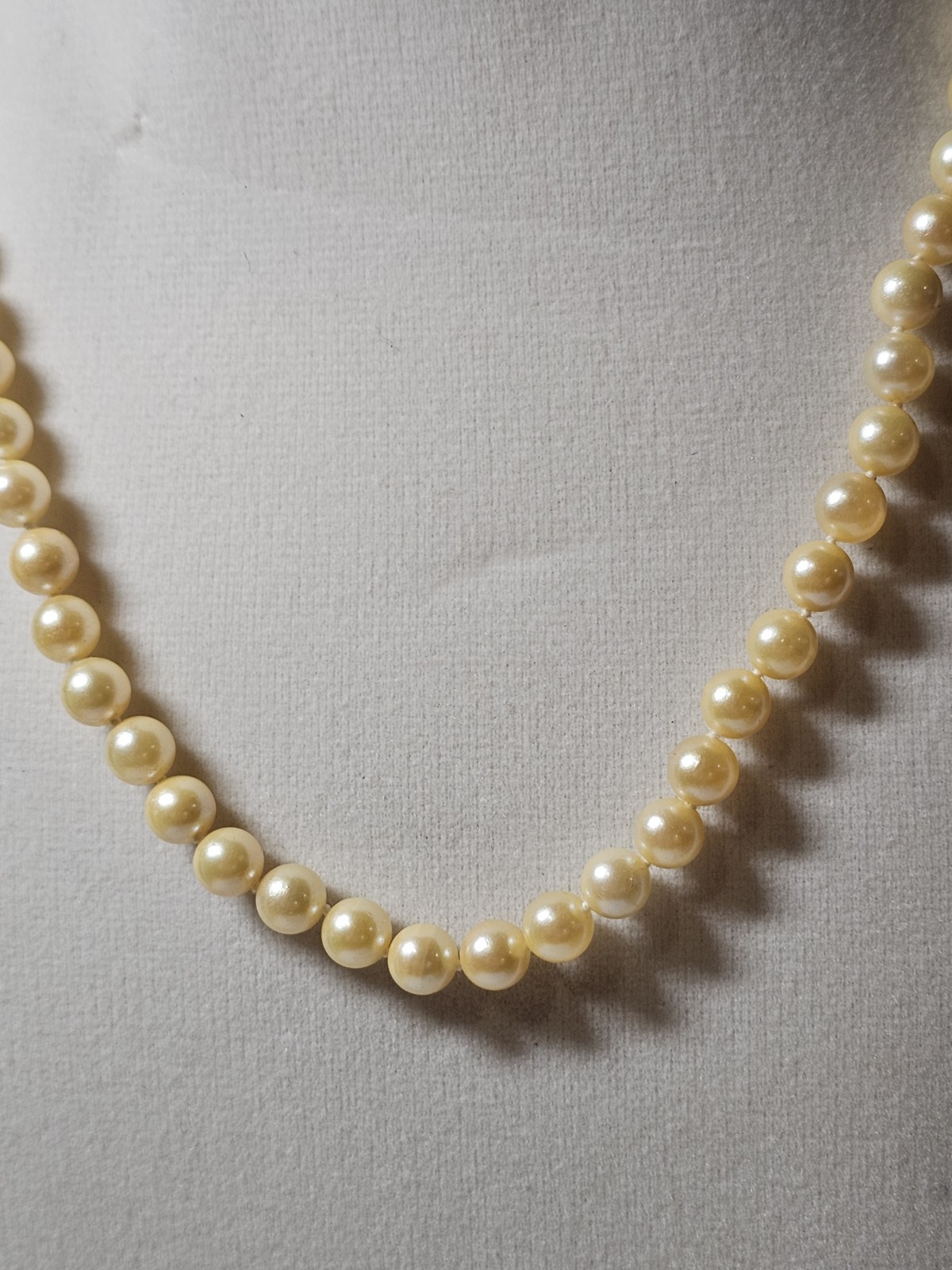 Vintage 15 Inch Hand Knotted Akoya Pearl Necklace 14k Yellow Gold Clasp