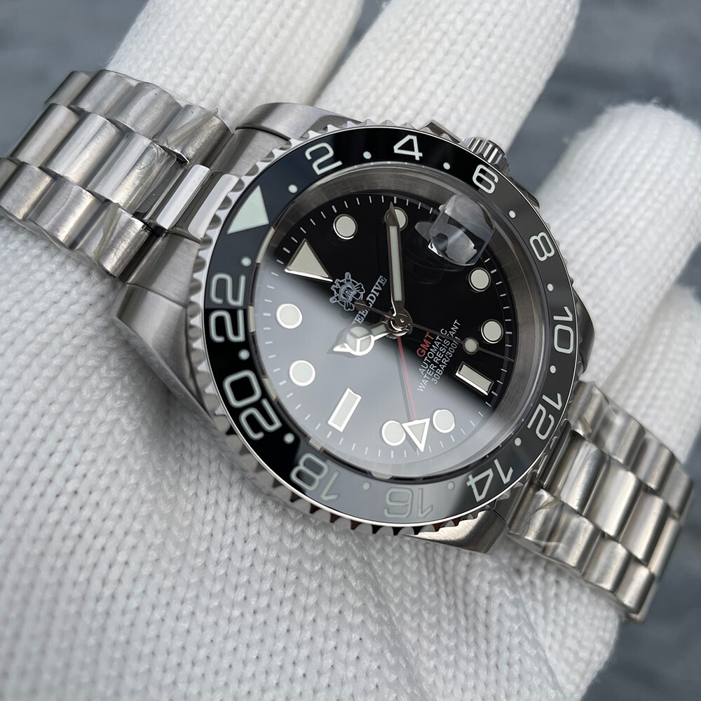Steeldive SD1993, GMT, ‘Bruce Wayne’, NH34, Sapphire, Lume, 300m Diver, Diving
