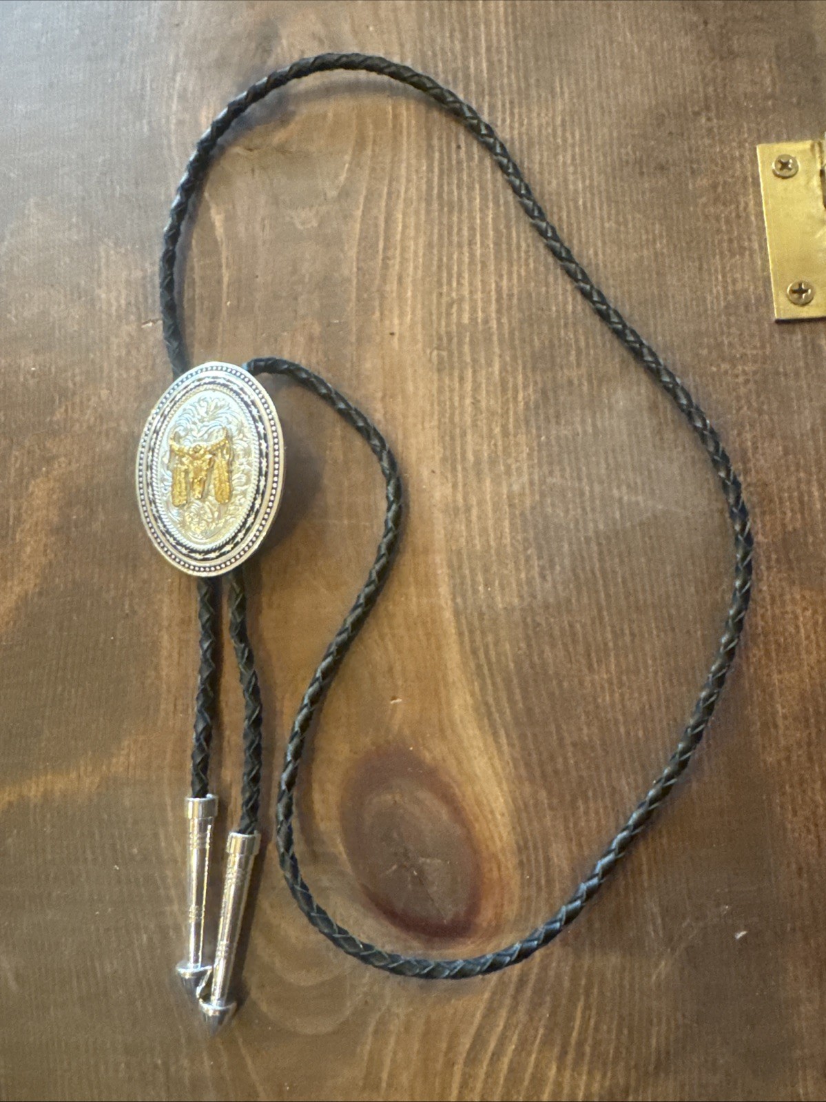 Montana Silversmiths Bull Head Feathers Native American Bolo Tie Silver Tone
