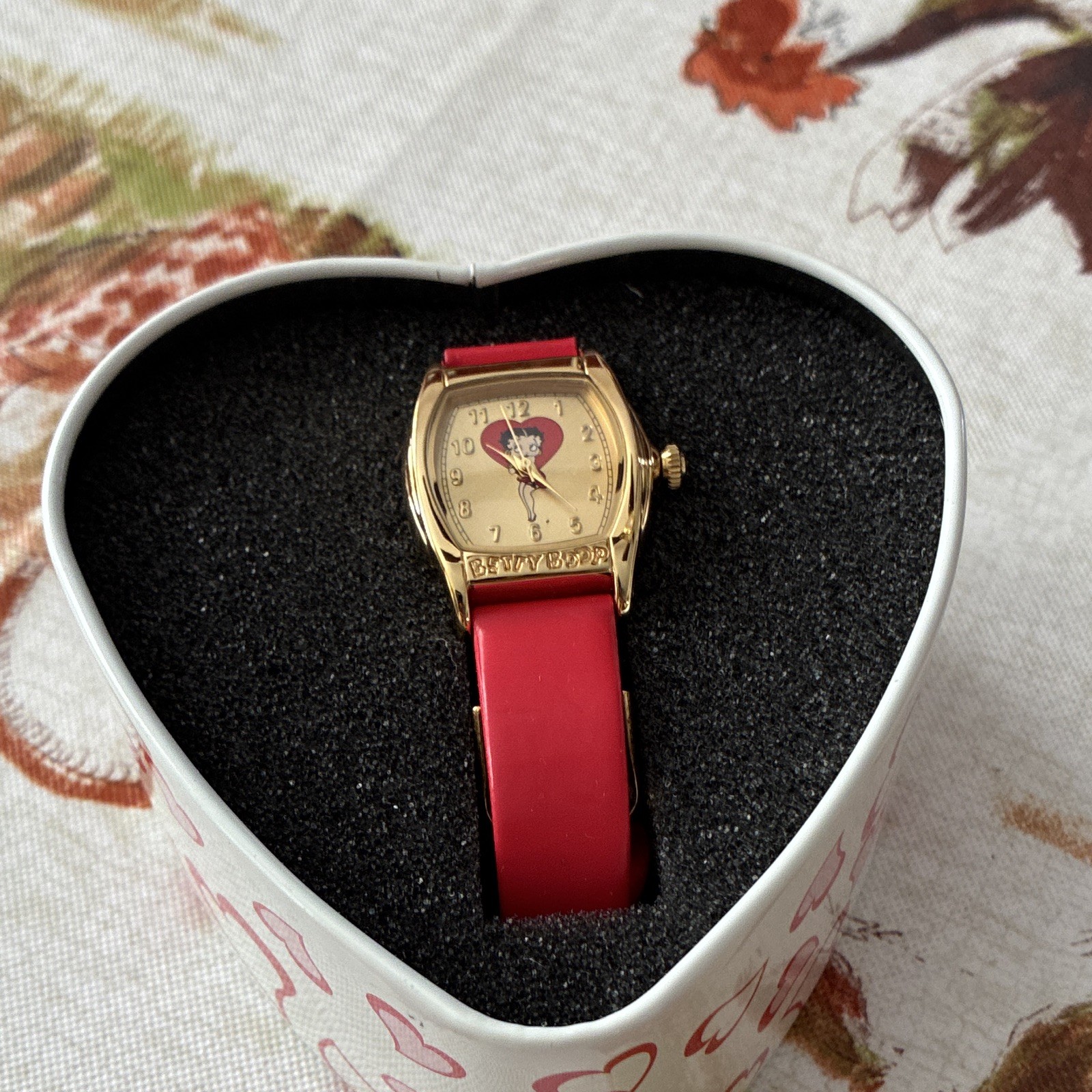 Betty Boop Women’s Quartz Tonneau Watch Red Rubber Strap Gold Heart Tin Box
