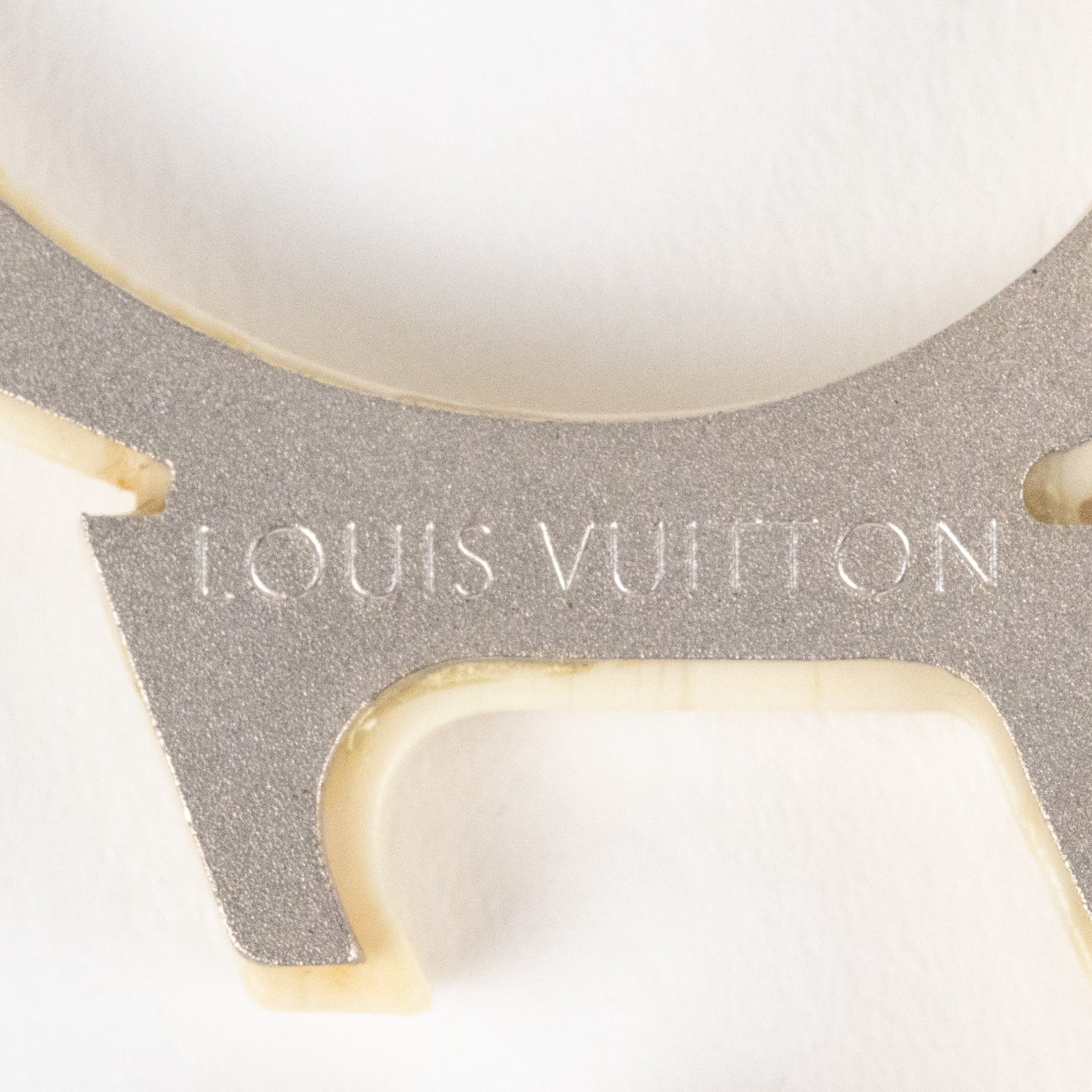 Louis Vuitton M65490 That’s Love Pin Brooch Resin Rhinestone Ivory Rare