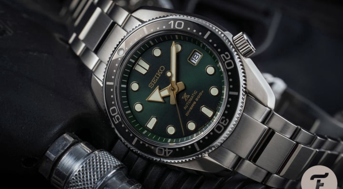 Seiko Prospex SPB105J1 MM200 Automatic 200m Divers Watch. Dark green sunset
