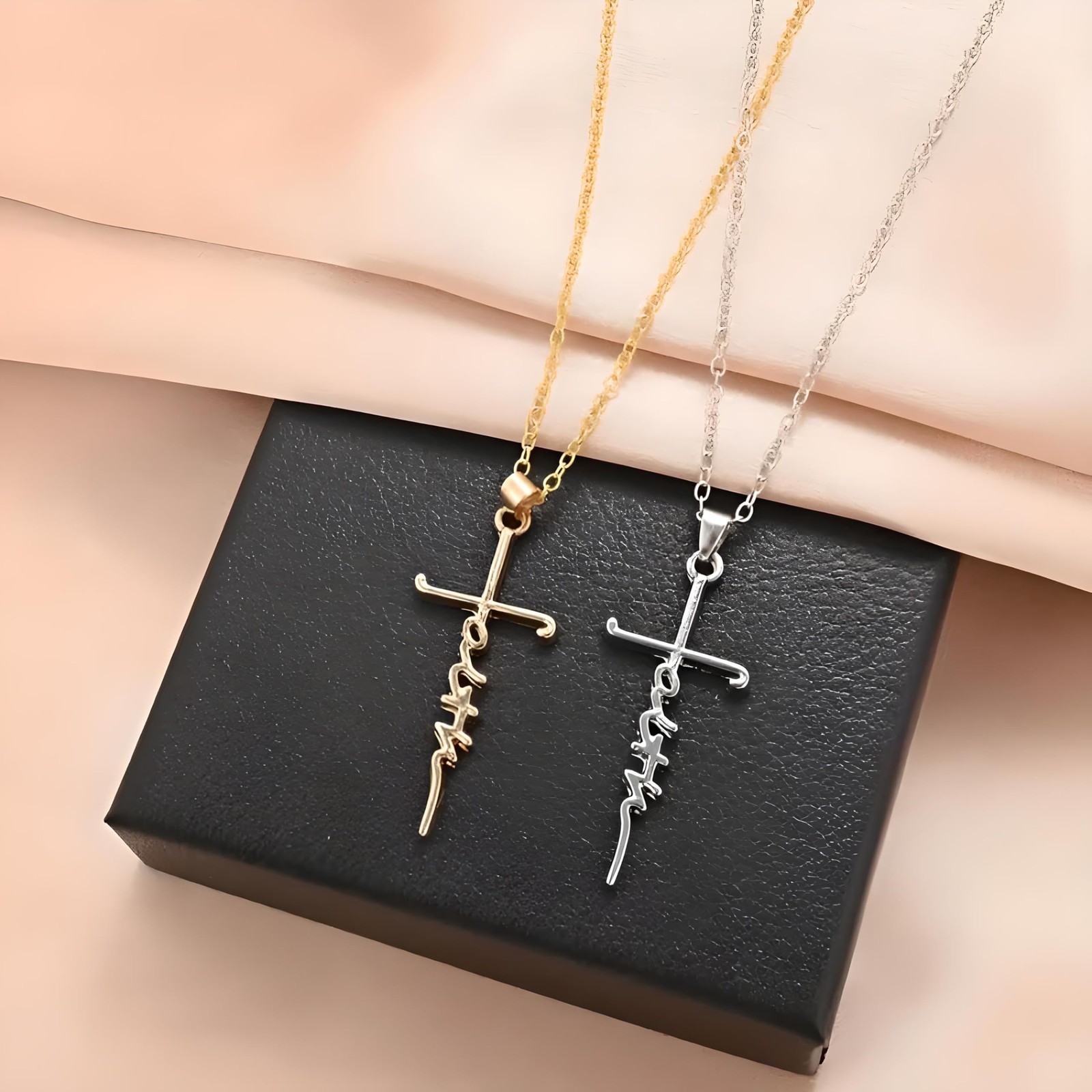 Silver Necklace with Engraved ‘Faith’ Pendant – Elegant Statement Jewelry for Un