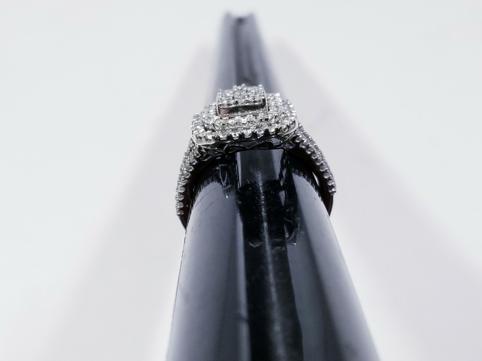 10kt White Multi Diamond Ring Stamped CJ Sz 7.5 – 4.6 Grams TW