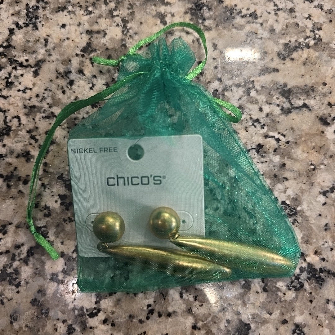 NEW Chico’s Gold Tone Drop Earrings