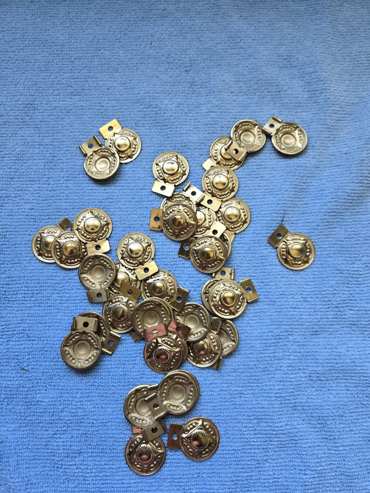 Gold-colored costume jewelry lot, 1,392.1 grams
