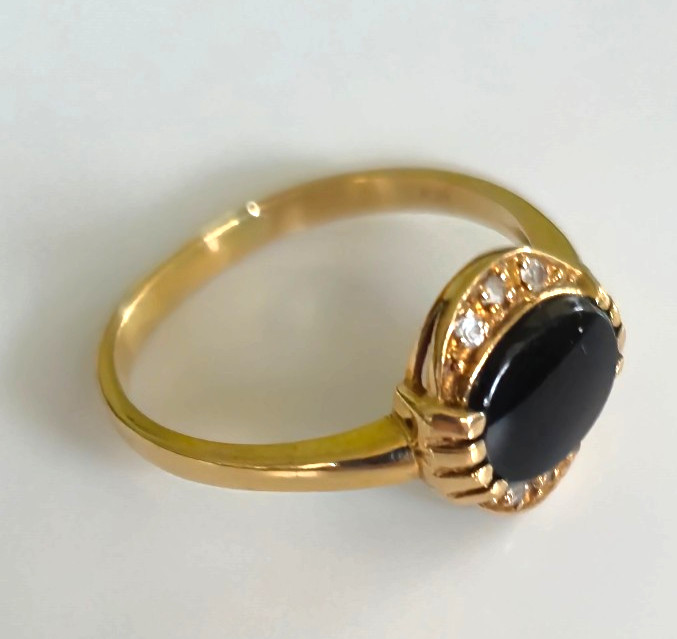 10K TRG Yellow Gold Ring – Black Onyx with Diamonds – Size 8, Weighs 2 Grams