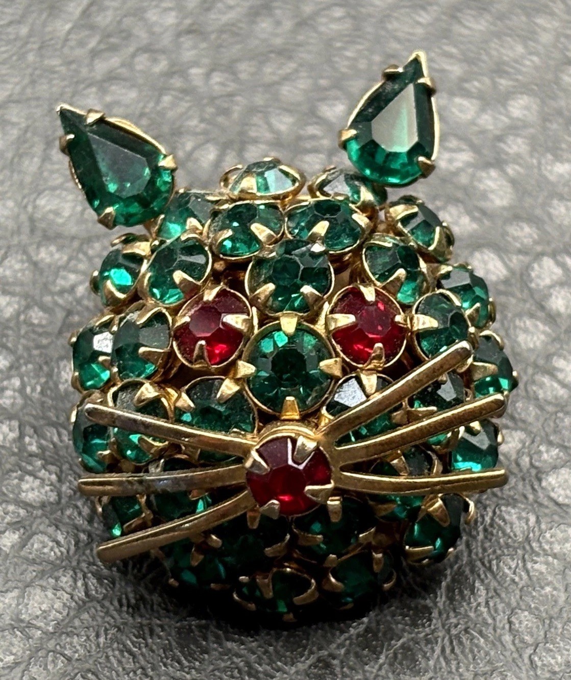 Vintage Green And Red Rare Colors Christmas Holiday Rhinestone Cat Brooch Pin