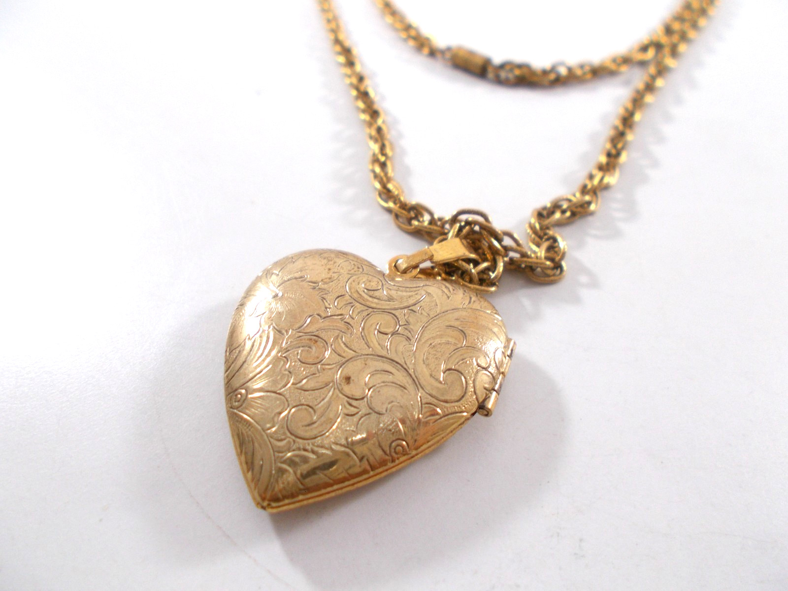 1928 Jewelry Company Gold Tone Heart Photo Locket Pendant Necklace Free Shipping