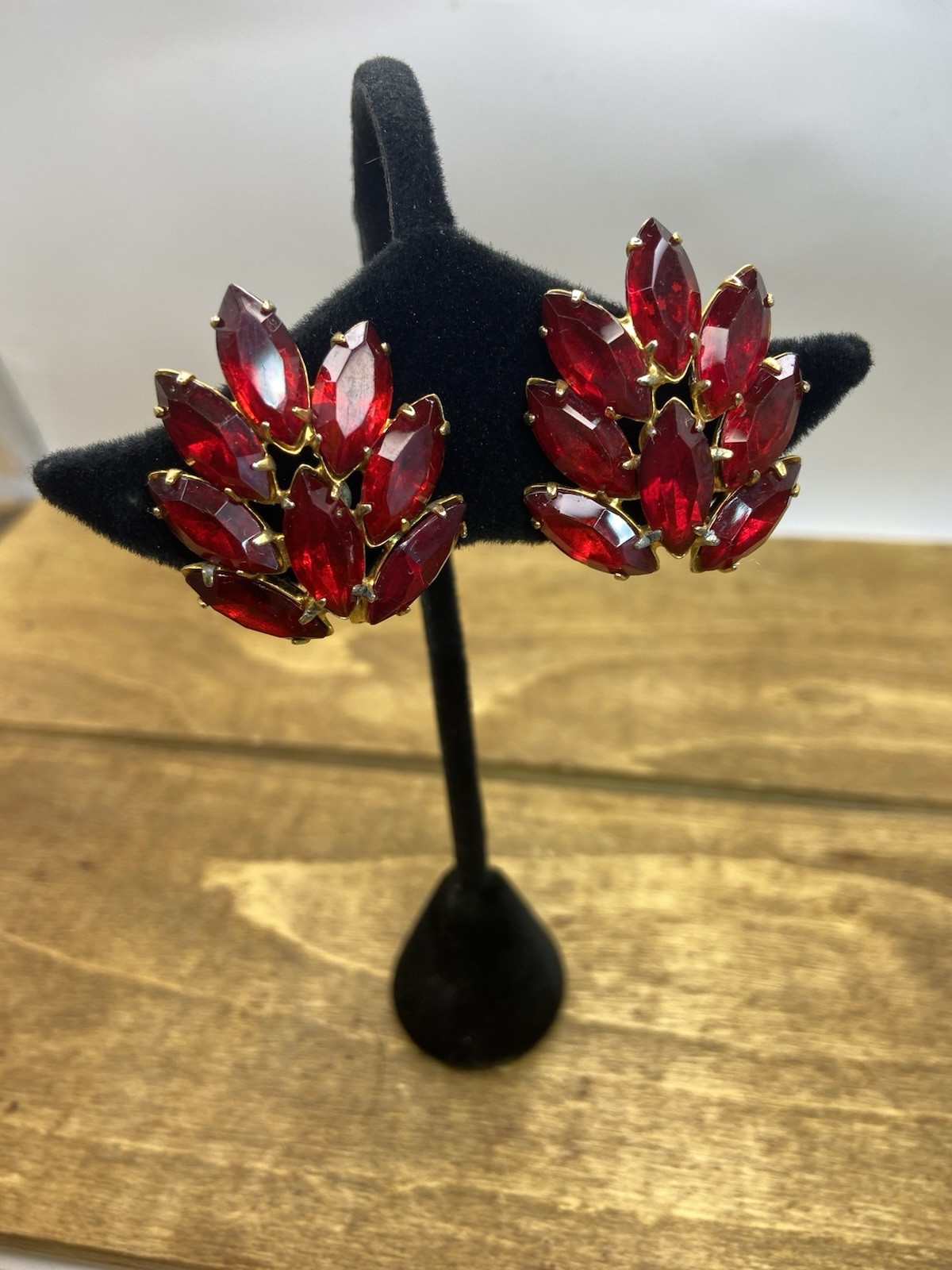 Vintage 1950s Red Rhinestone Gold Tone Clip On Climber Earrings 1.25″