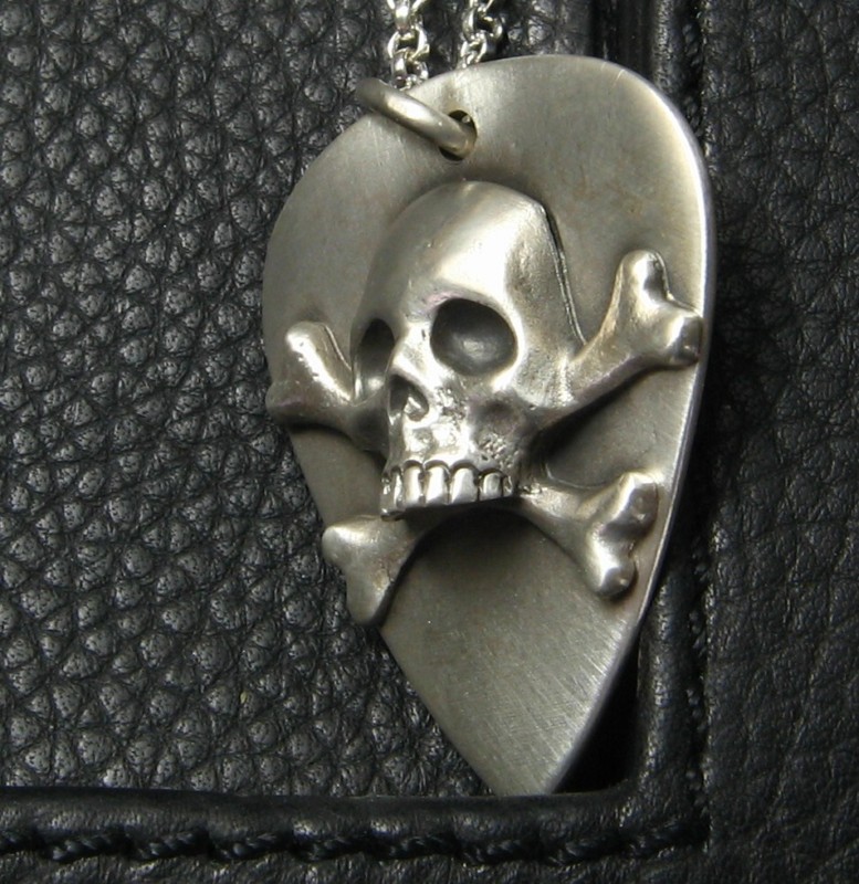 MJG STERLING SILVER SKULL & BONE GUITAR PICK PENDANT.SLASH. BIKER. GUITAR PLAYER