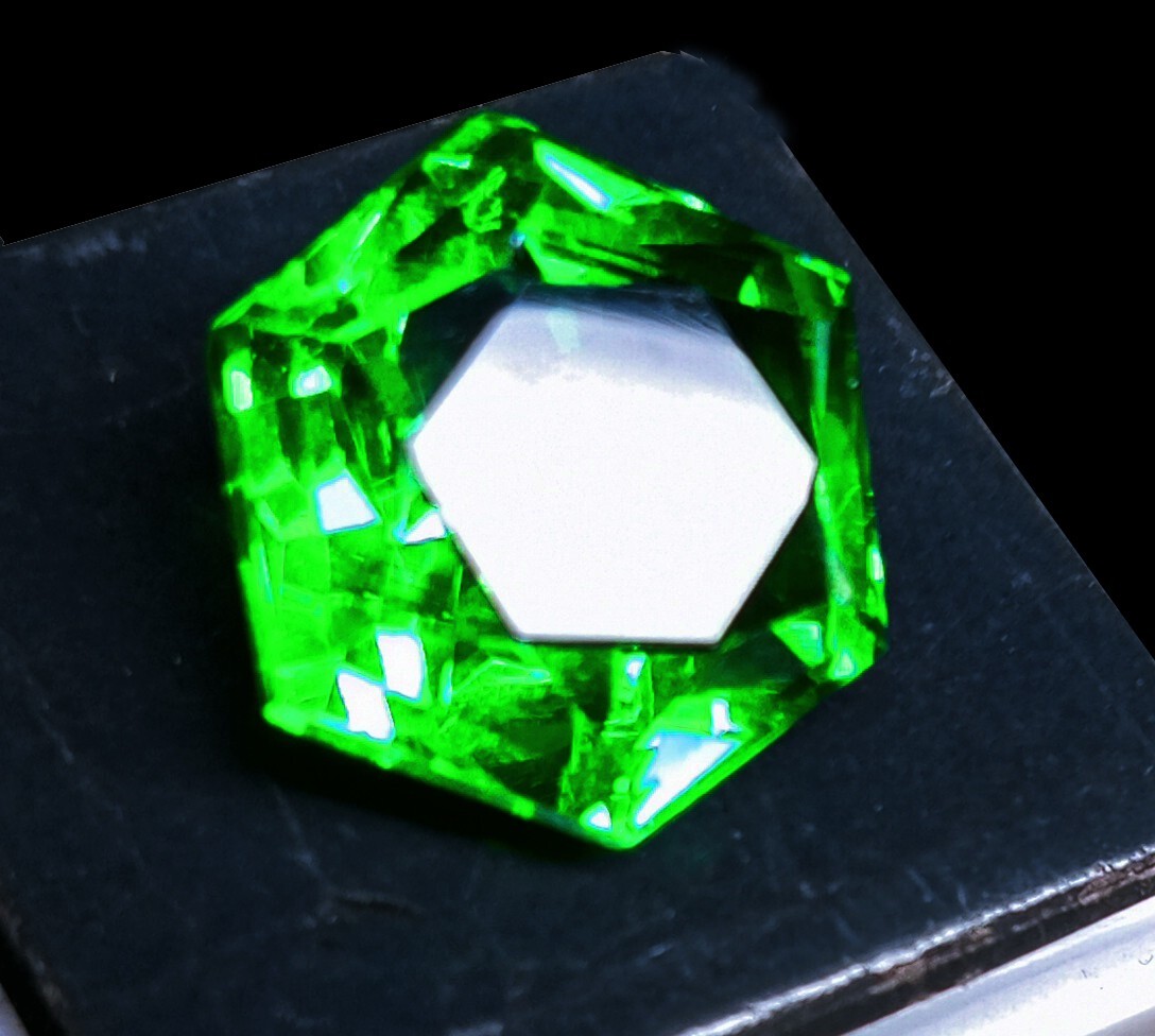Natural Tsavorite Garnet Hexagon Cut Green 13.20 Ct EGL Certified Loose Gemstone