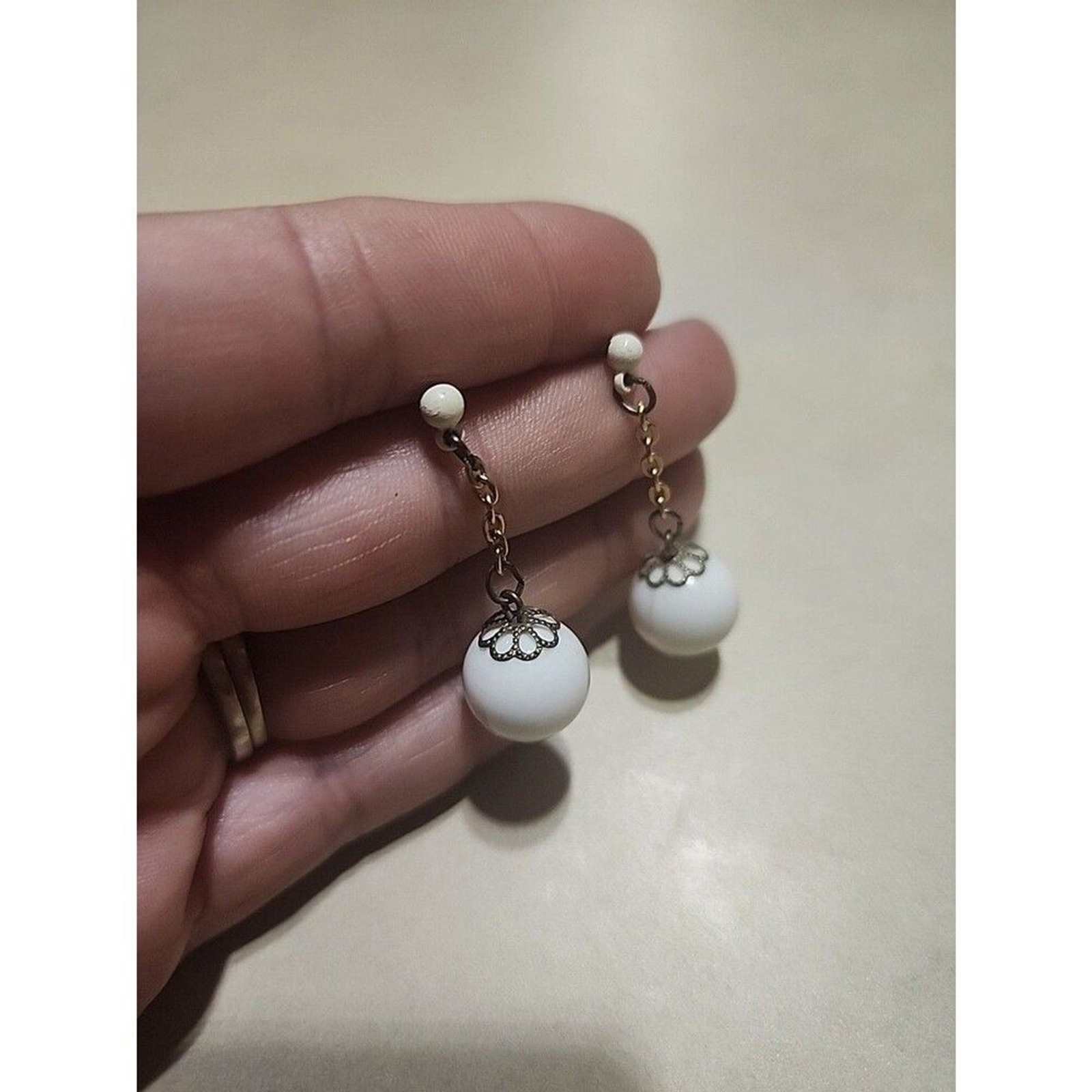 Vintage White Bead Dangle Stud Earrings Gold Tone Retro Jewelry