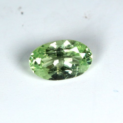 0.67 Cts AAA VVS Sparkling 100 % Natural Apple Green IGI Certified Chrysoberyl