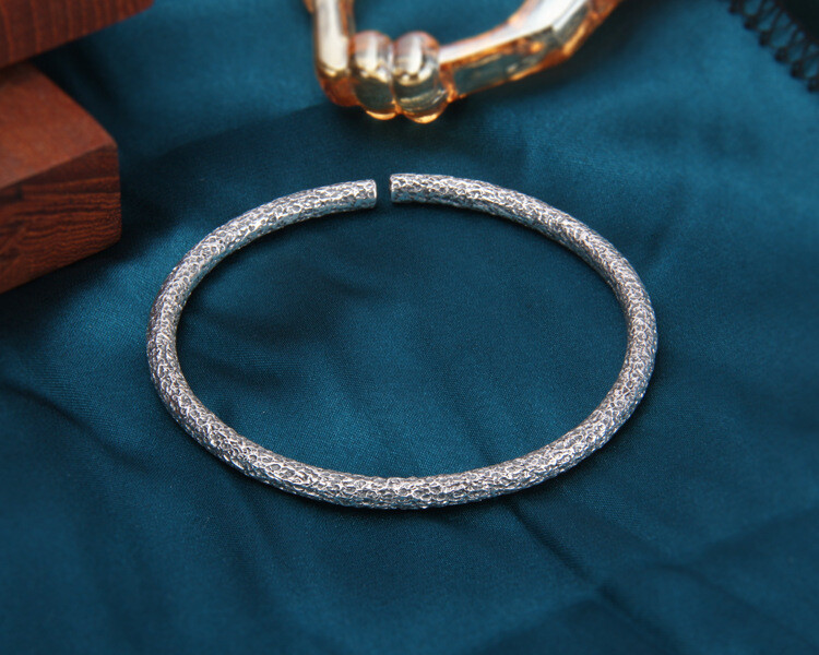 A27 Bangle Round Irregular Hammered 4mm Fine Silver Silver 999