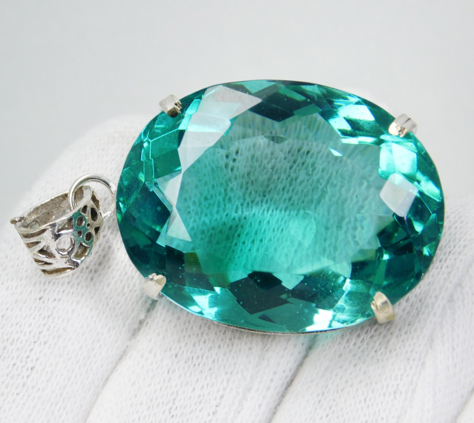 Certified, Natural 138.20 Ct Excellent Blue Aquamarine Pendant Oval Cut Gemstone