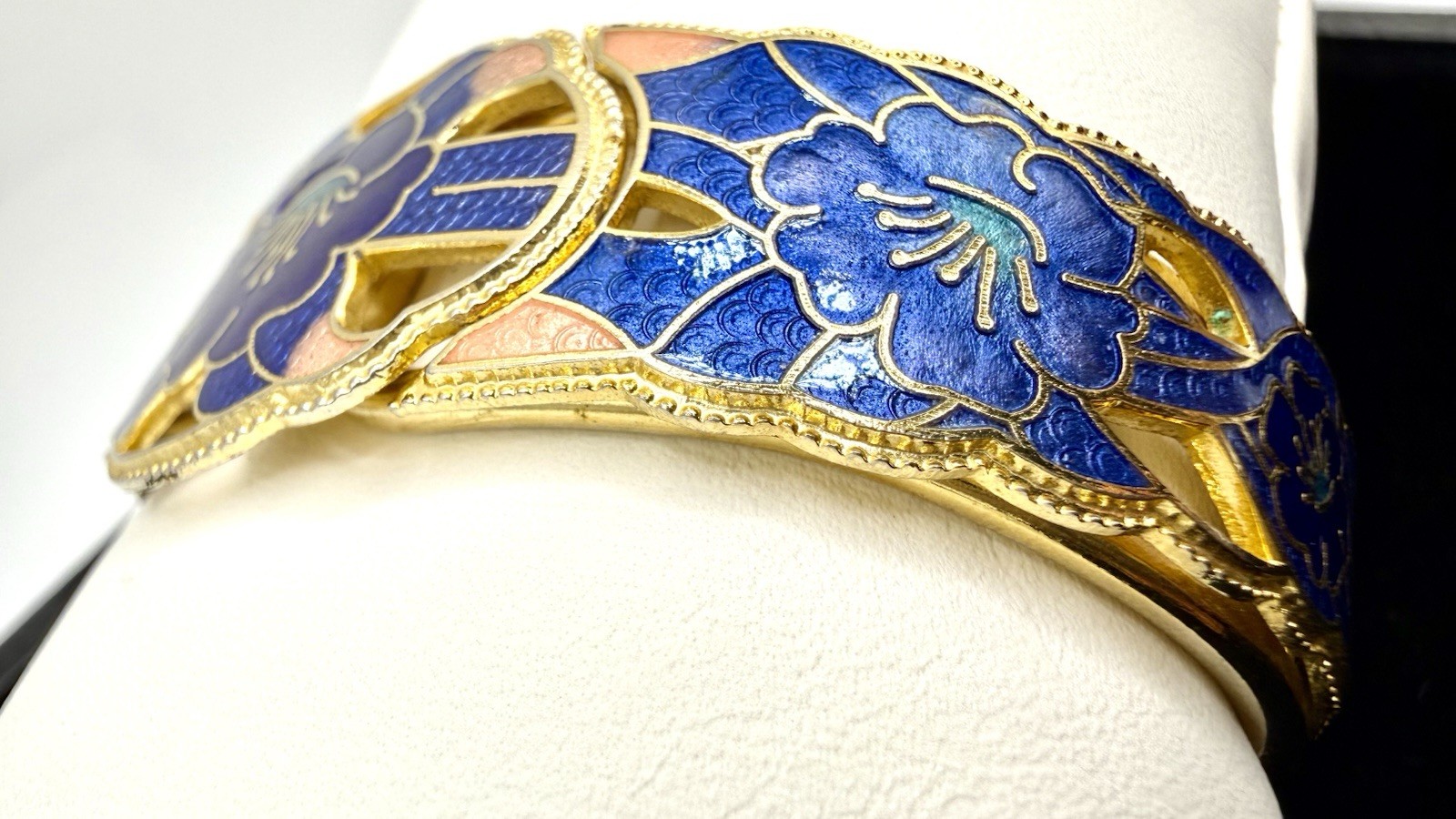 Blue Enamel Floral Hinged Bangle Bracelet Gold Tone Cloisonné Style Art Nouveau