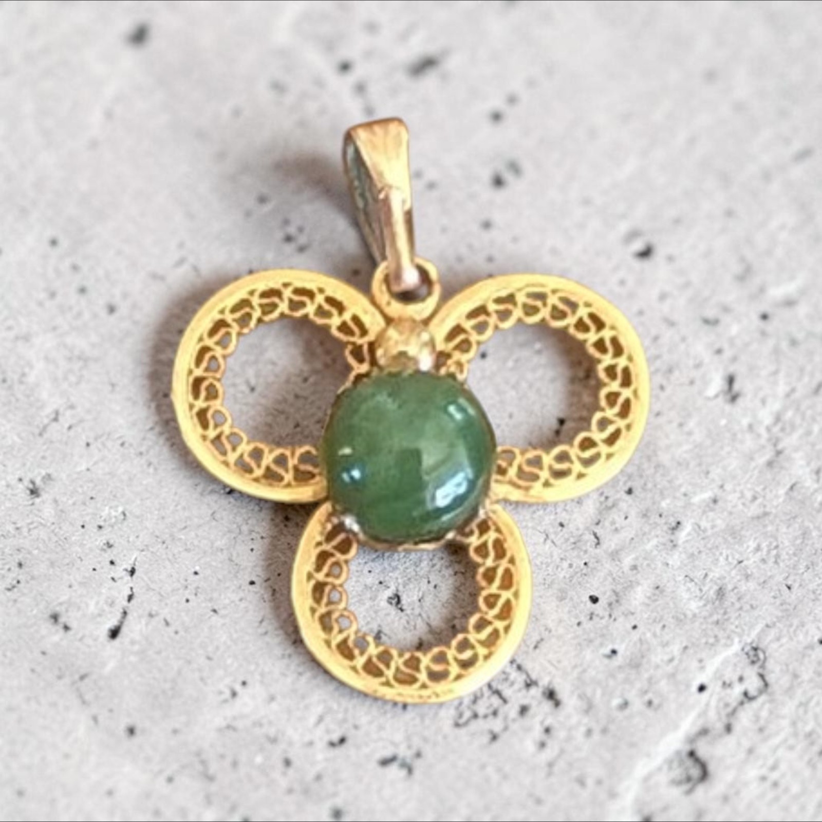 Vintage 12k Gold Filled Jade Pendant Necklace Charm JJJ Signed Filigree Clover C