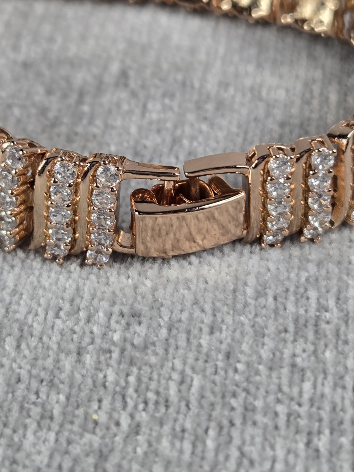 DAN BURY MINT -Shimmering 14kt rose gold-tone, elegant copper-alloy bracelet