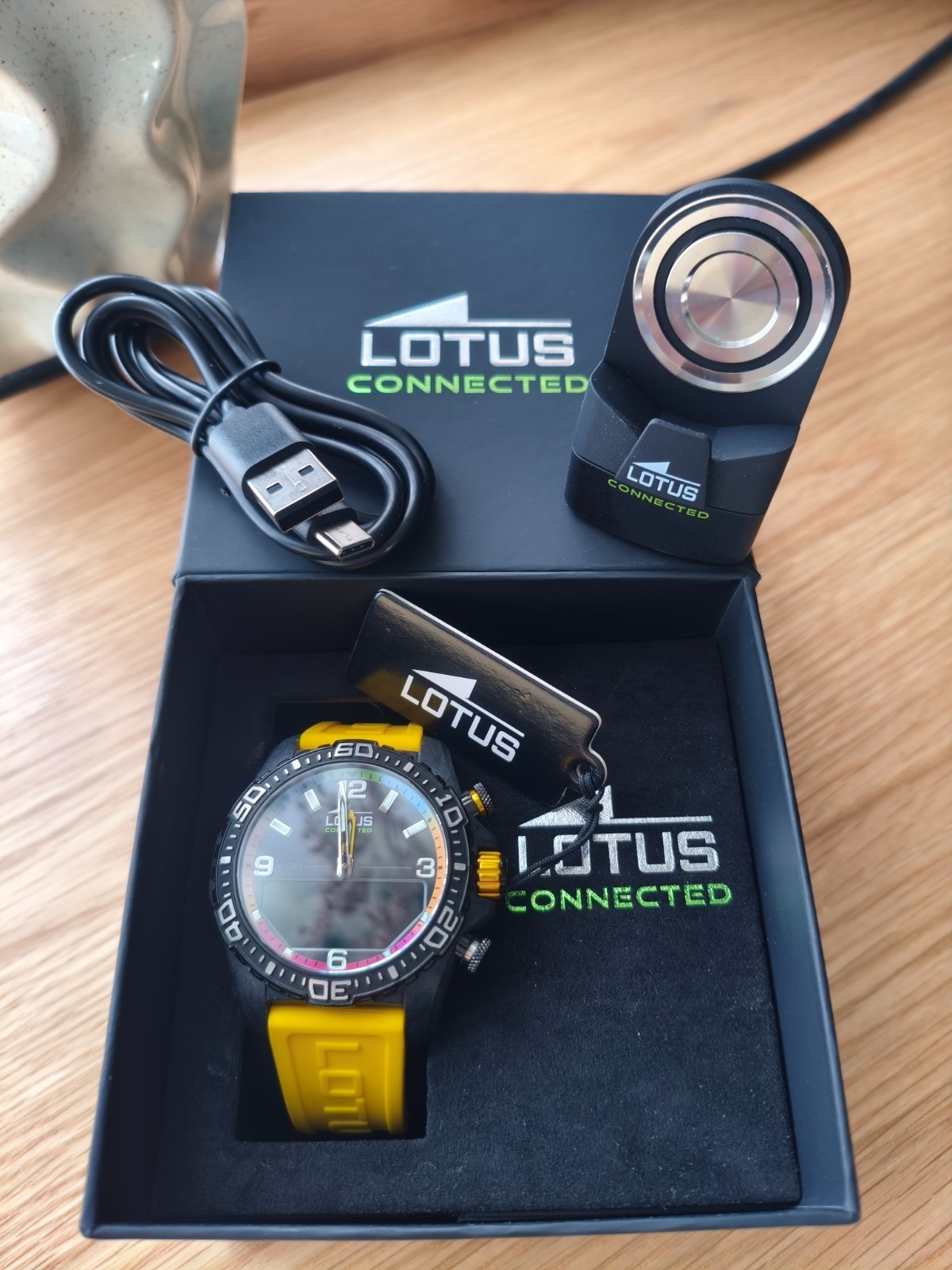 Lotus Carbon connected D hybrid smart watch