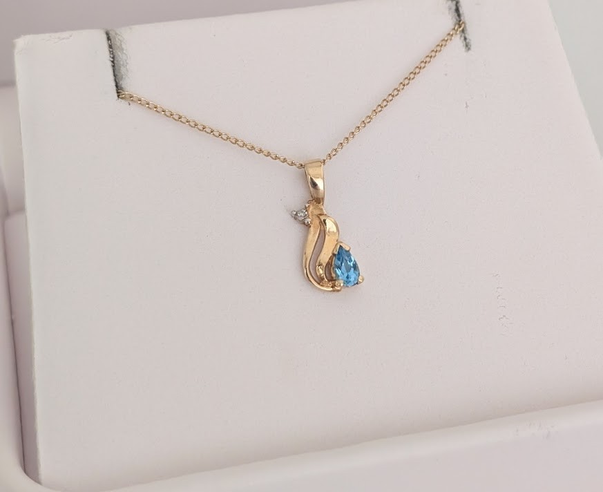 Blue Topaz & Diamond Necklace 14K 2 Grams Retail Price $999 Make Me An Offer!