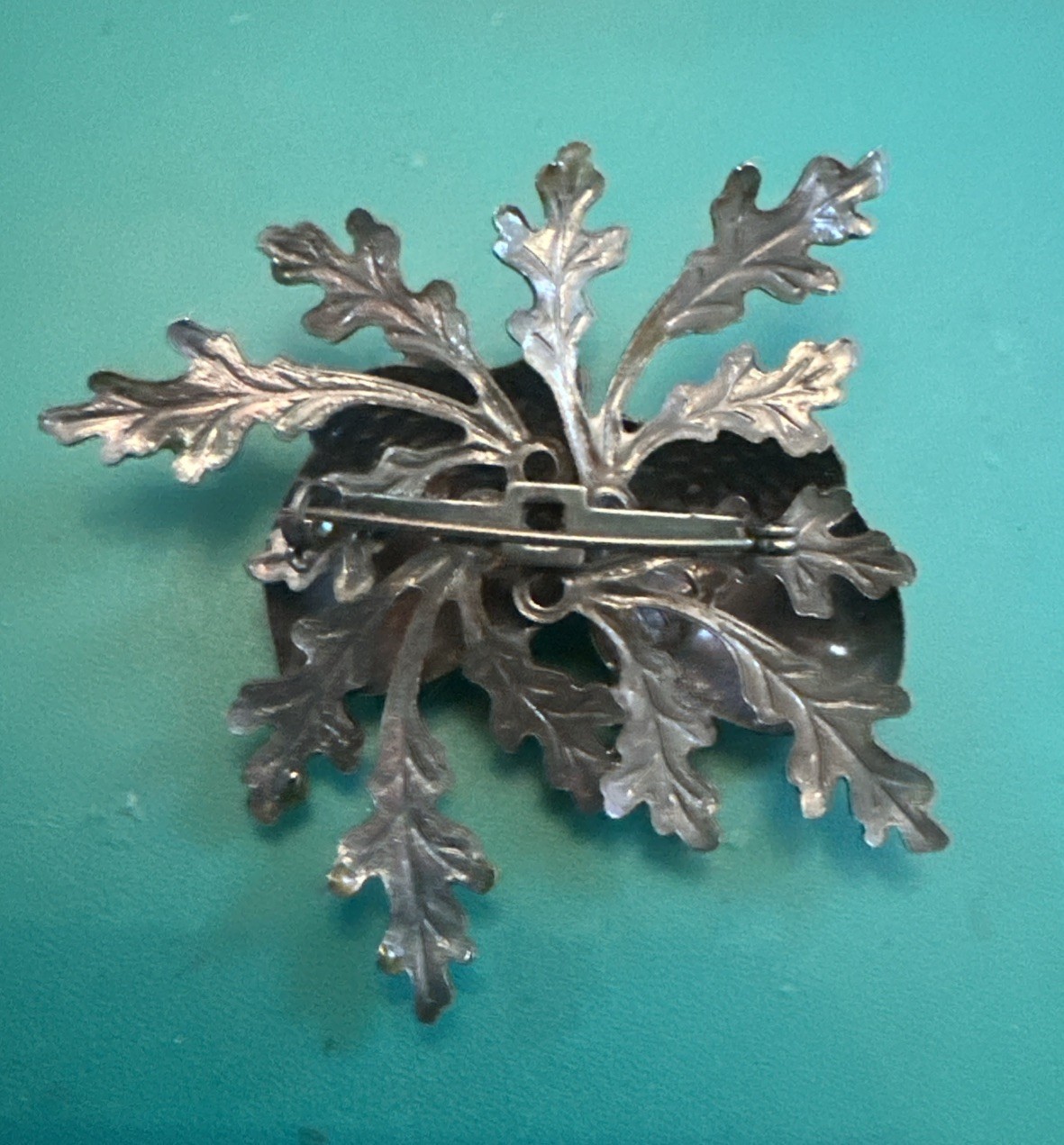 VINTAGE JEWELRY BROOCH PIN OAK LEAVES AND ACORNS ENAMEL