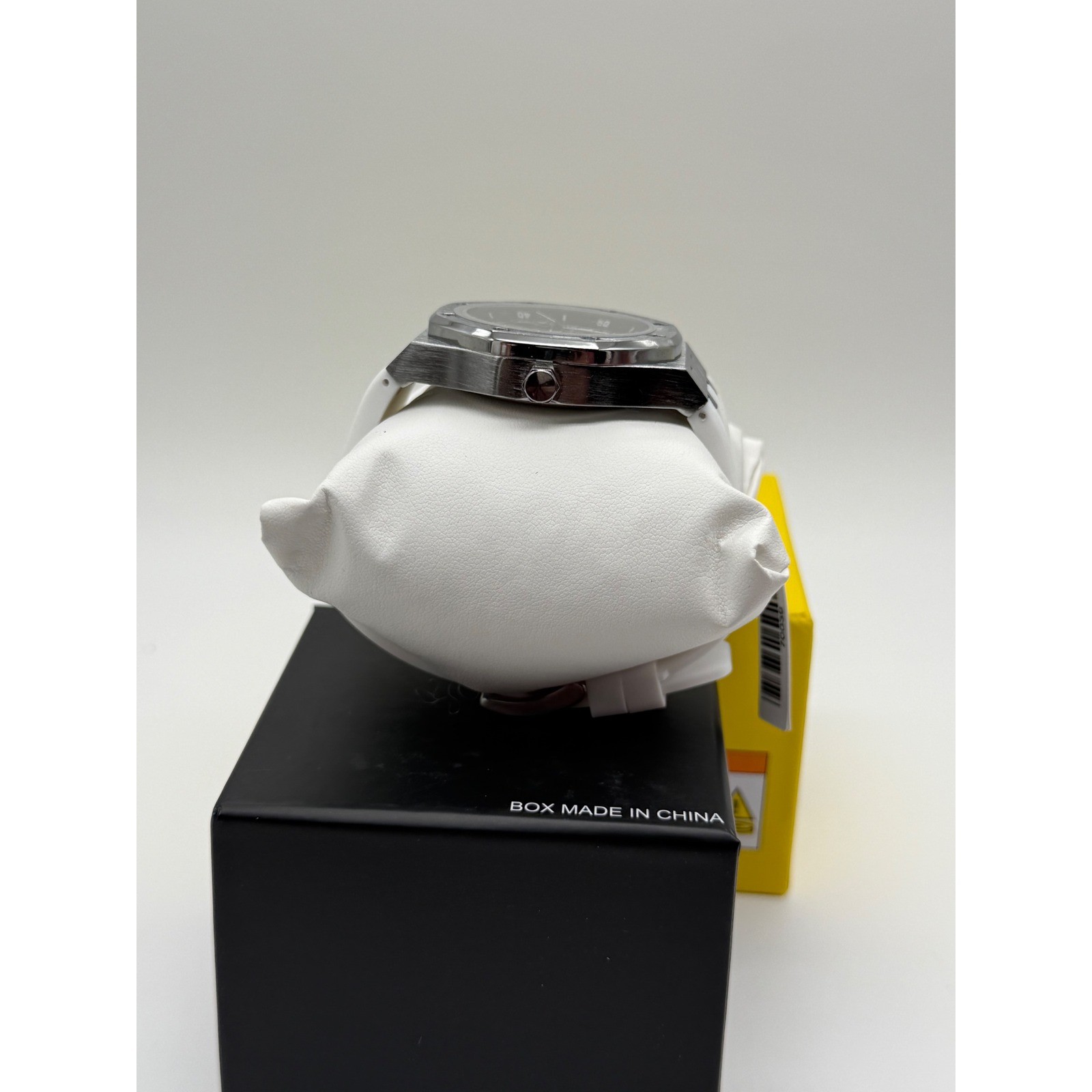 Invicta 70039 Men’s Watch Silver Tone Skeleton Dial White Silicone Strap New Box