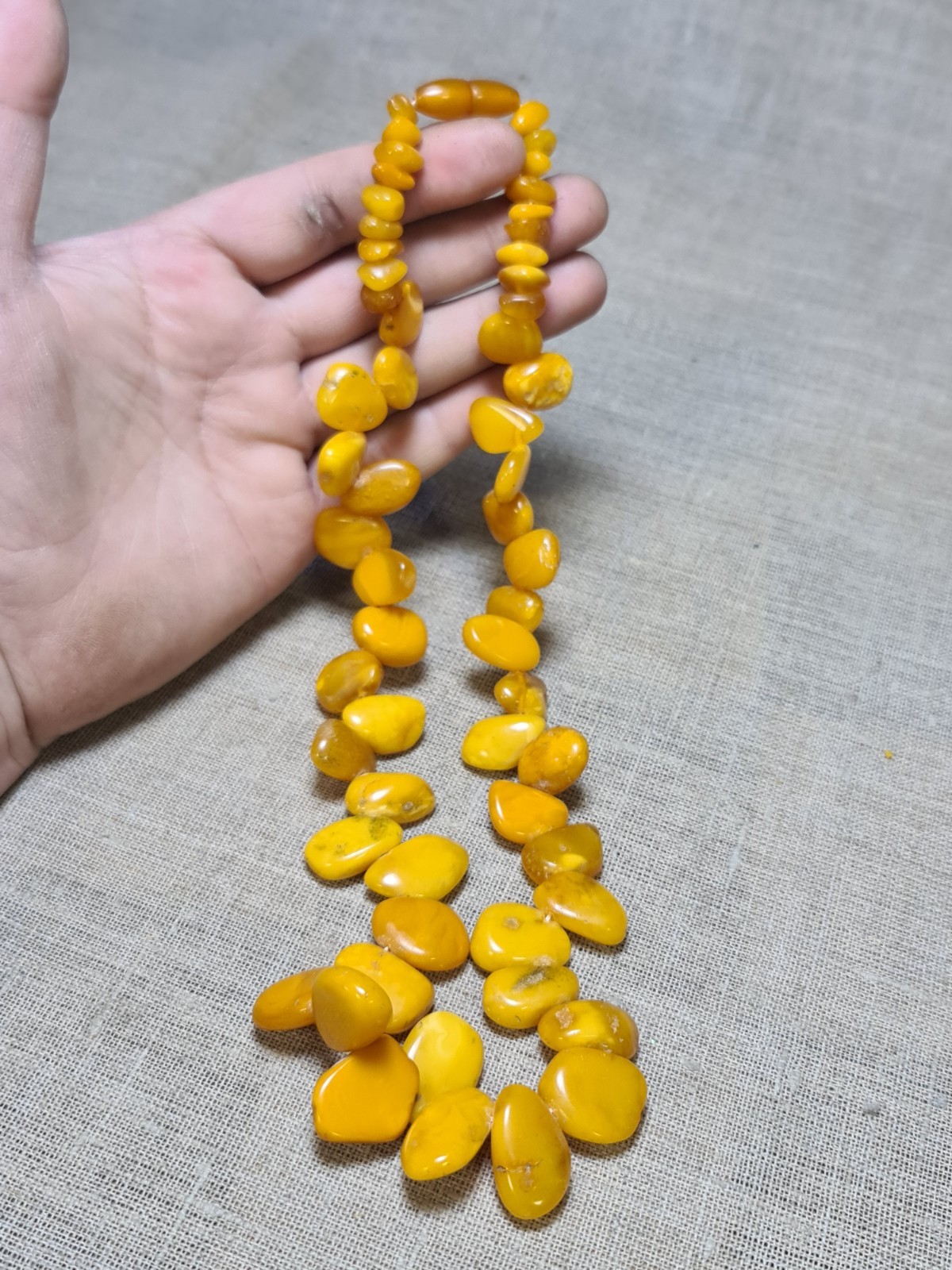 Amber old antique, egg yolk. Necklace, beads 60 grams . Women’s vintage jewelry.