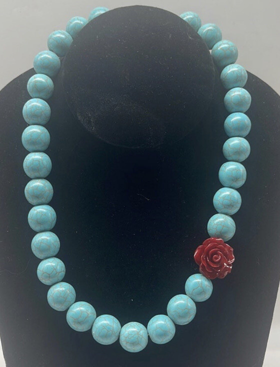 Dyed Turquoise Howlite & Carved Rose Necklace New Without Tags 16 Inches