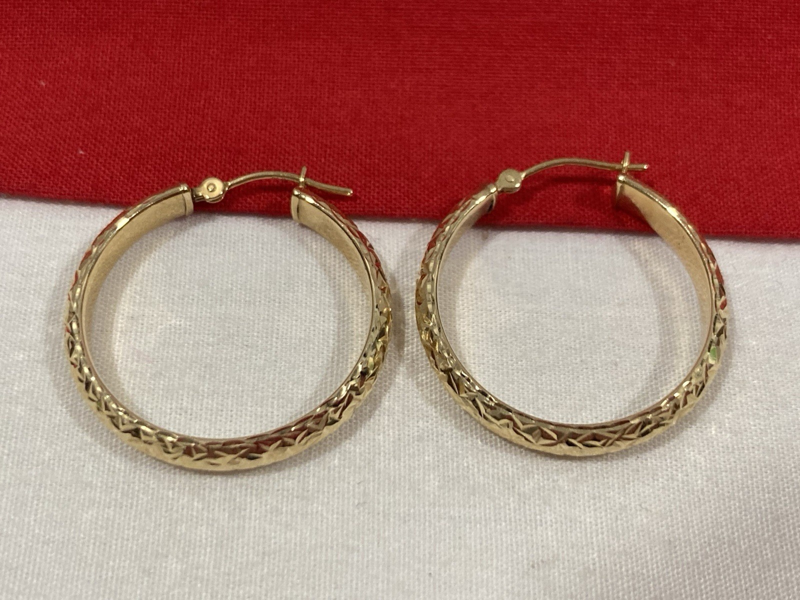 NEW EG EternaGold 14k Solid Yellow Gold Etched Round HOLLOW HOOP EARRINGS 1.96g