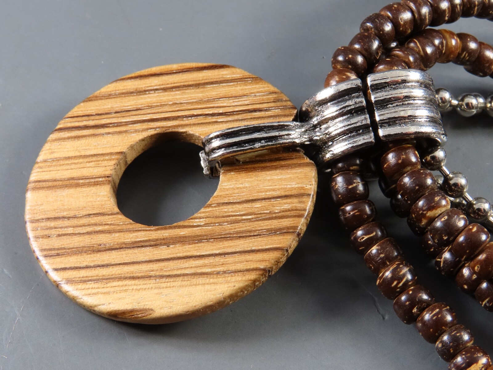 VTG ROBERT ROSE Brown Beaded Necklace WOODEN DISK PENDANT Silver Multi-Strand