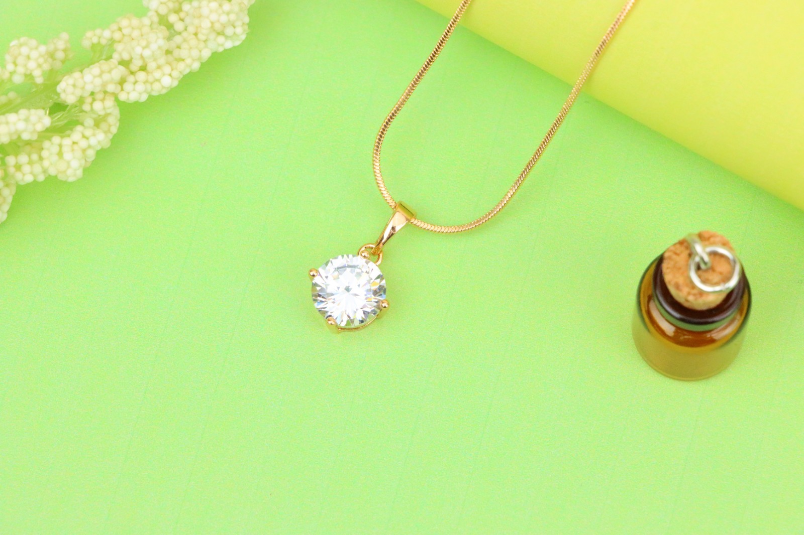 Elegant Round White Pendant in Gold Plated Brass for Women, XPPT1666